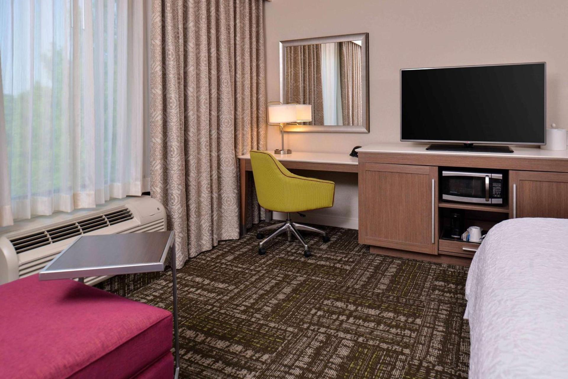 Hampton Inn & Suites Dallas Market Center photo 64
