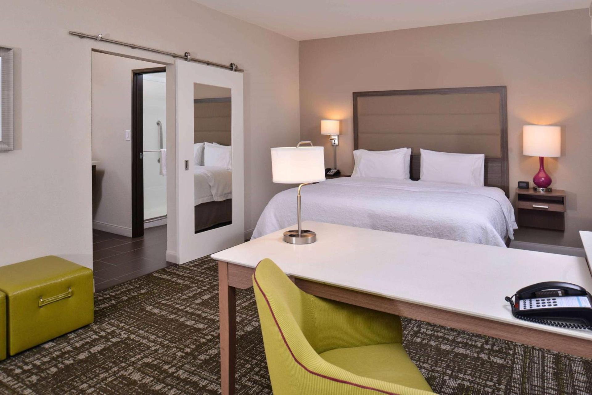 Hampton Inn & Suites Dallas Market Center photo 69