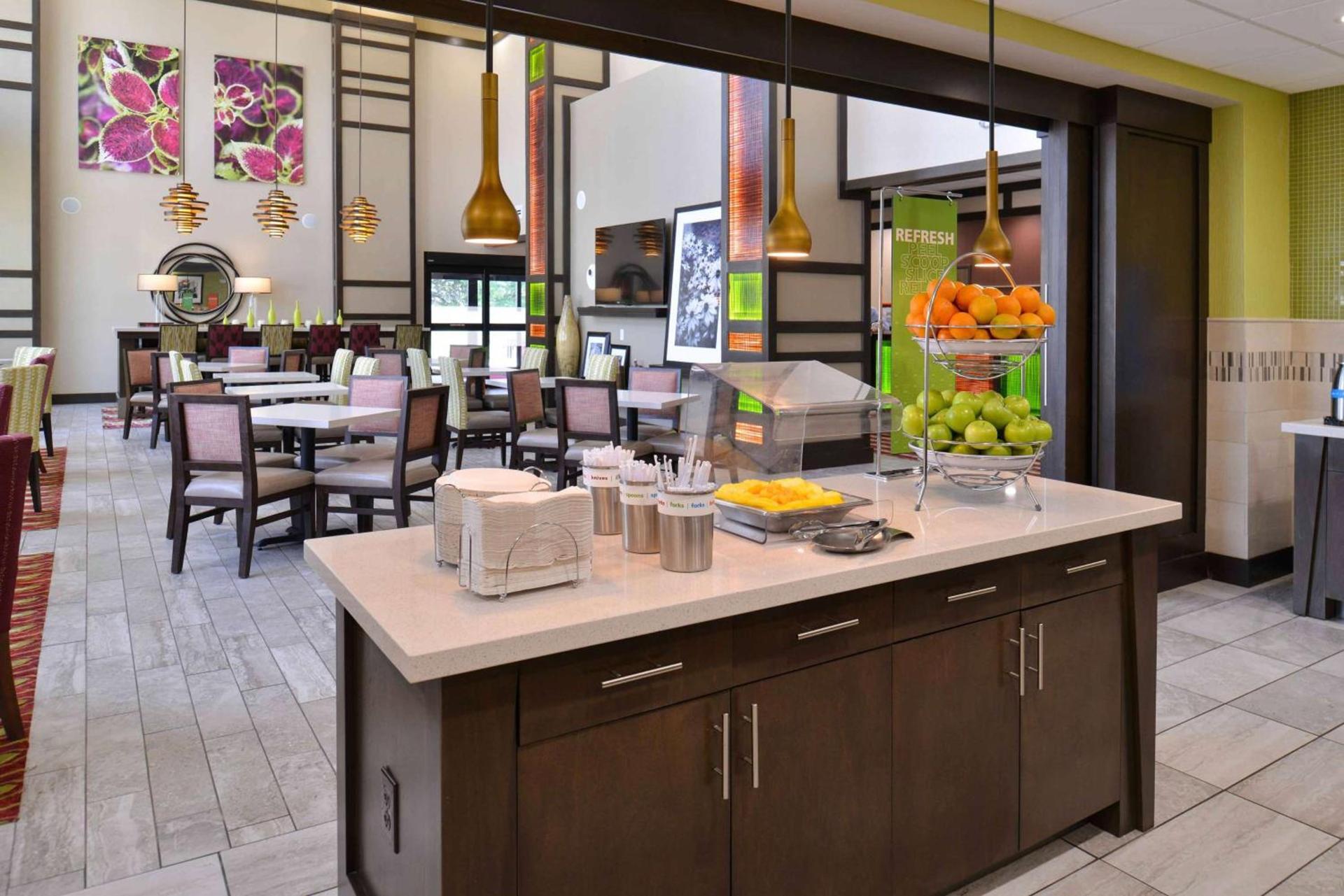 Hampton Inn & Suites Dallas Market Center photo 68