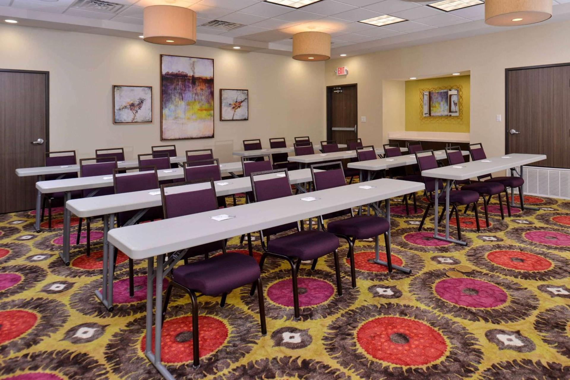 Hampton Inn & Suites Dallas Market Center photo 72