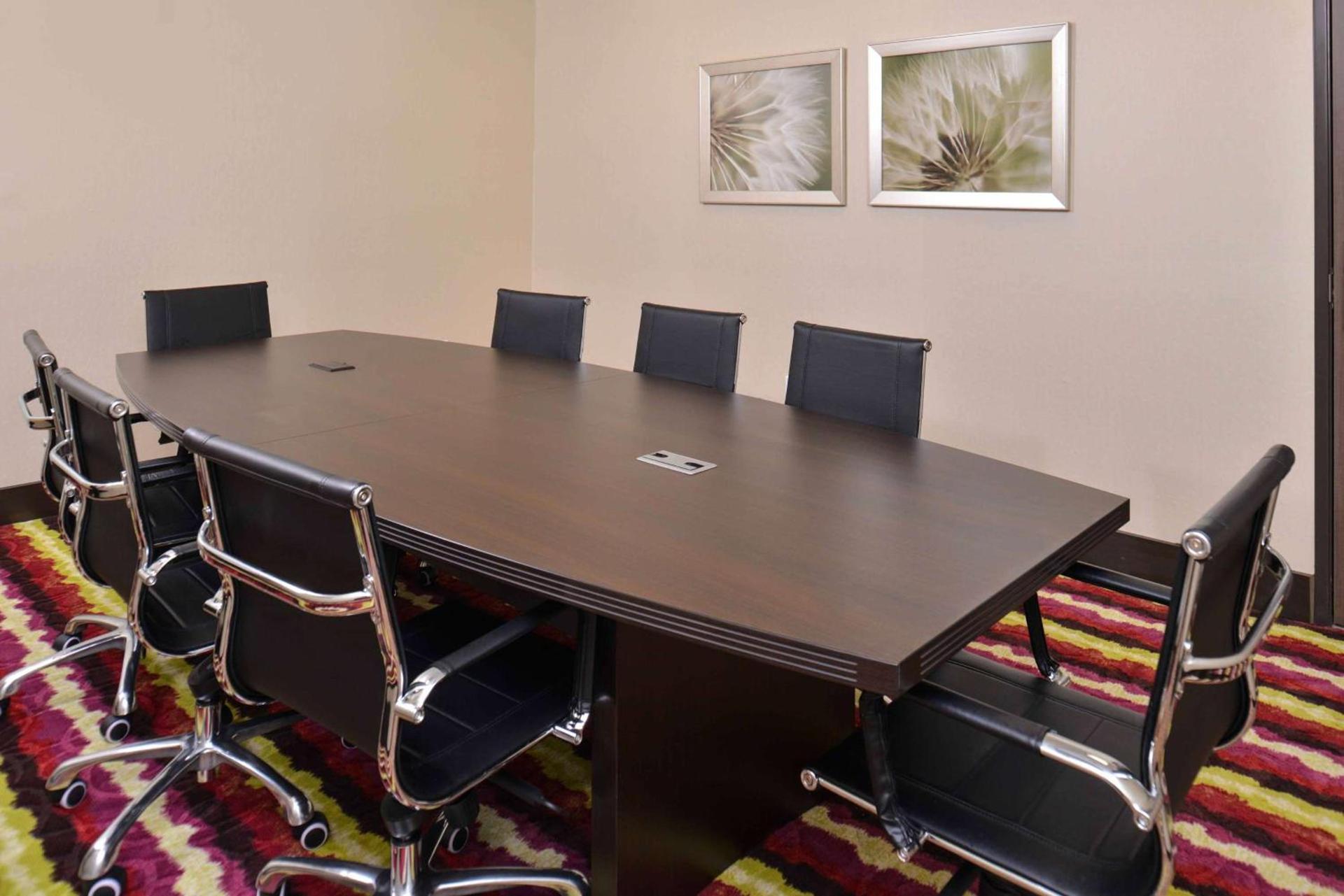 Hampton Inn & Suites Dallas Market Center photo 73