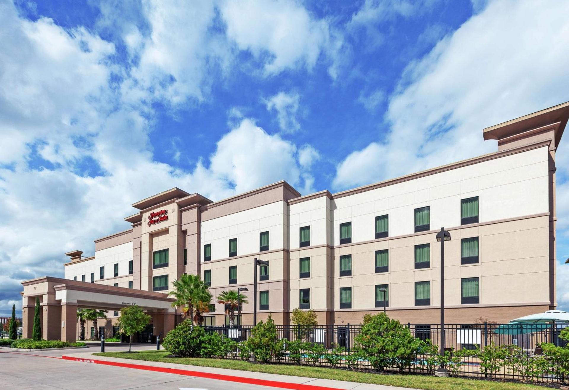Hampton Inn & Suites Houston North IAH, TX photo 1