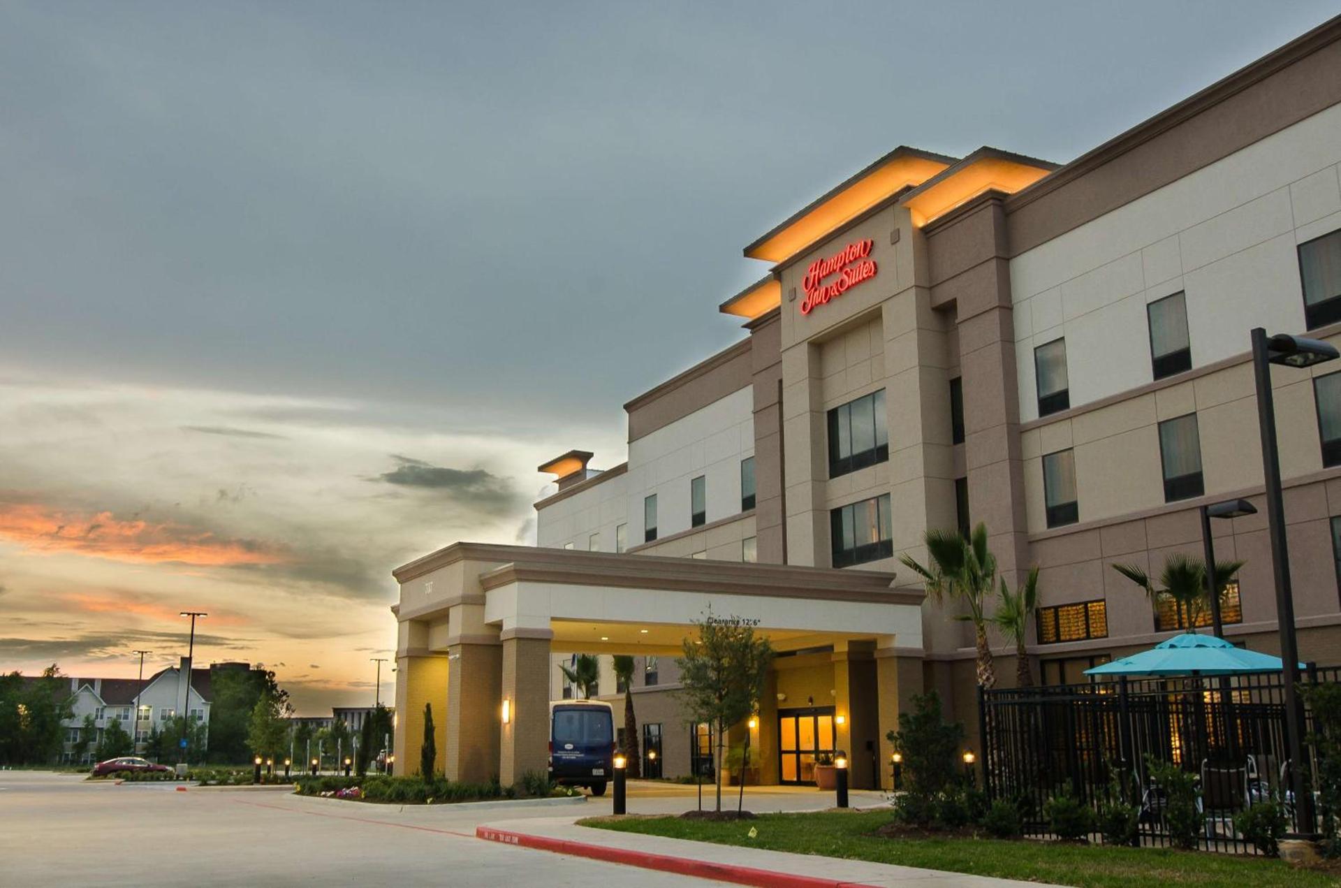 Hampton Inn & Suites Houston North IAH, TX photo 3