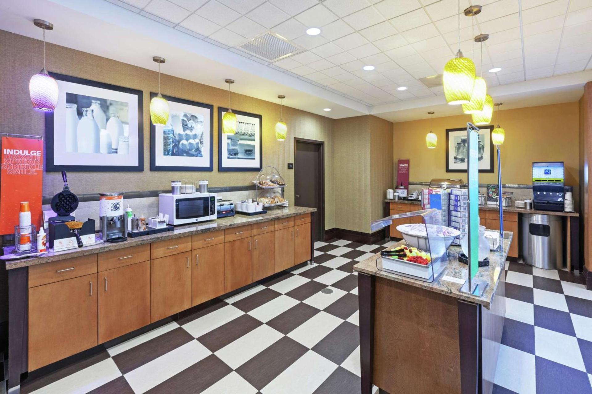 Hampton Inn & Suites Houston North IAH, TX photo 9