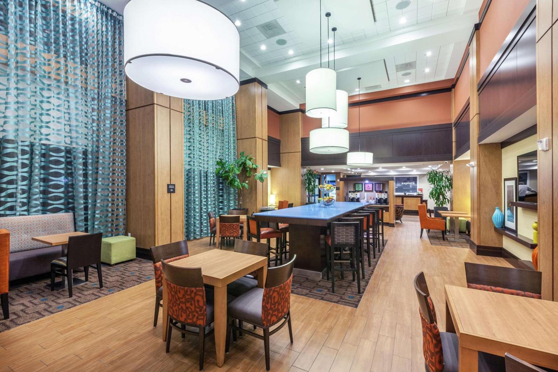 Hampton Inn & Suites Houston North IAH, TX photo 5