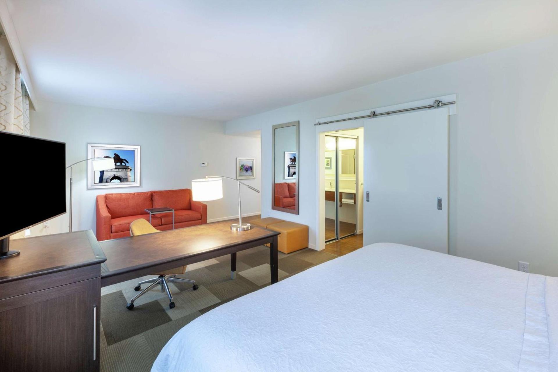 Hampton Inn & Suites Houston North IAH, TX photo 13