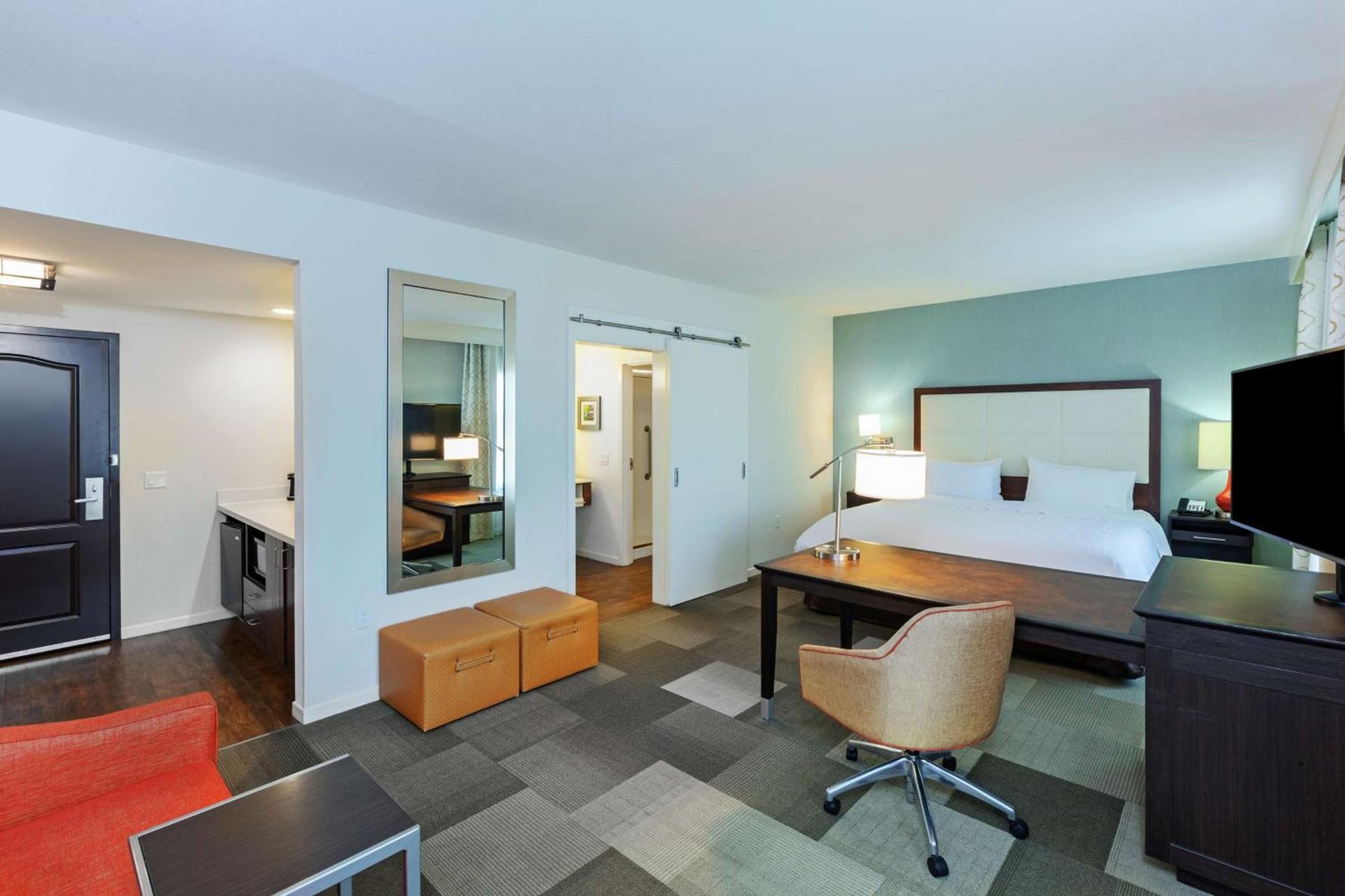 Hampton Inn & Suites Houston North IAH, TX photo 14
