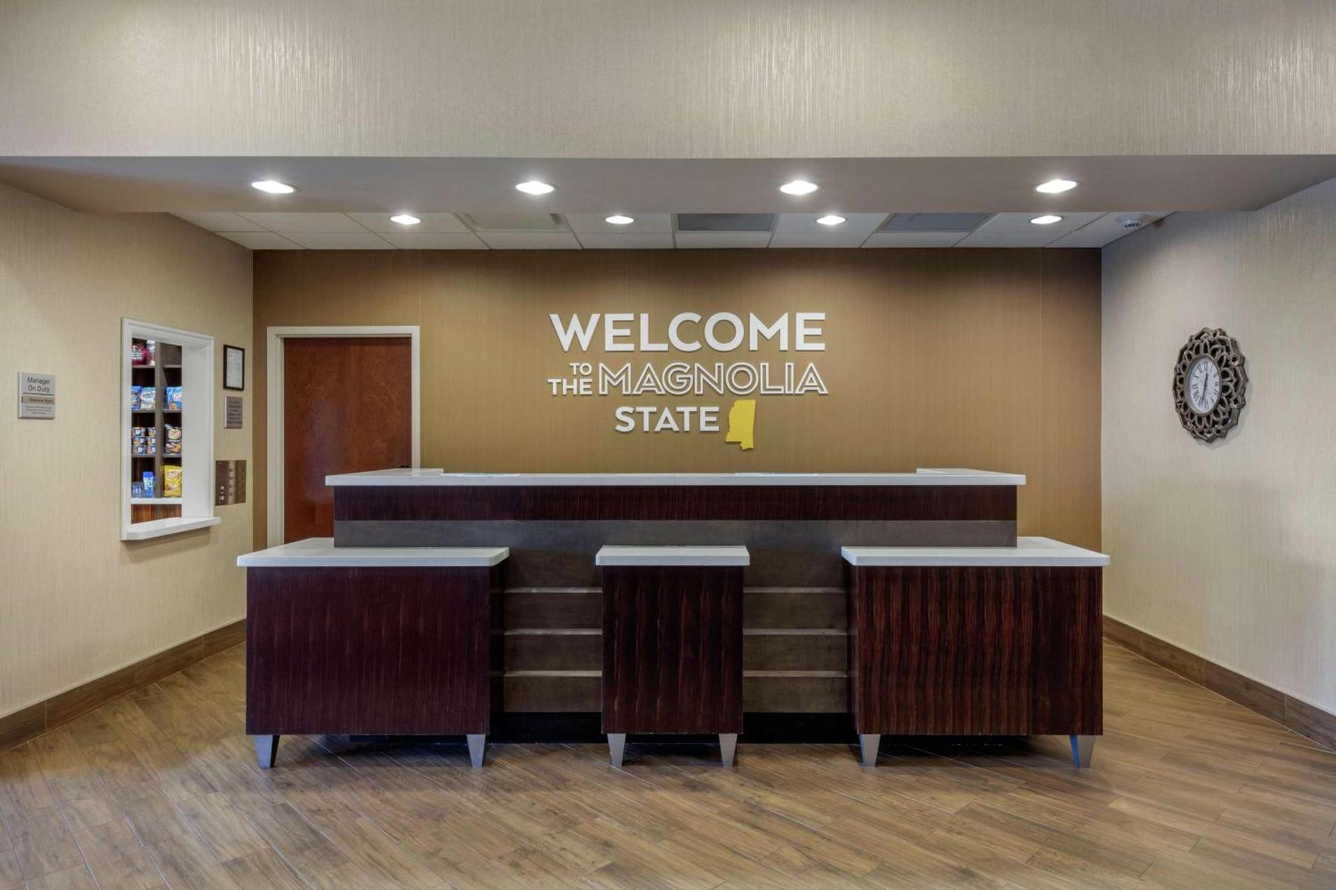 Hampton Inn and Suites Columbus, MS photo 3