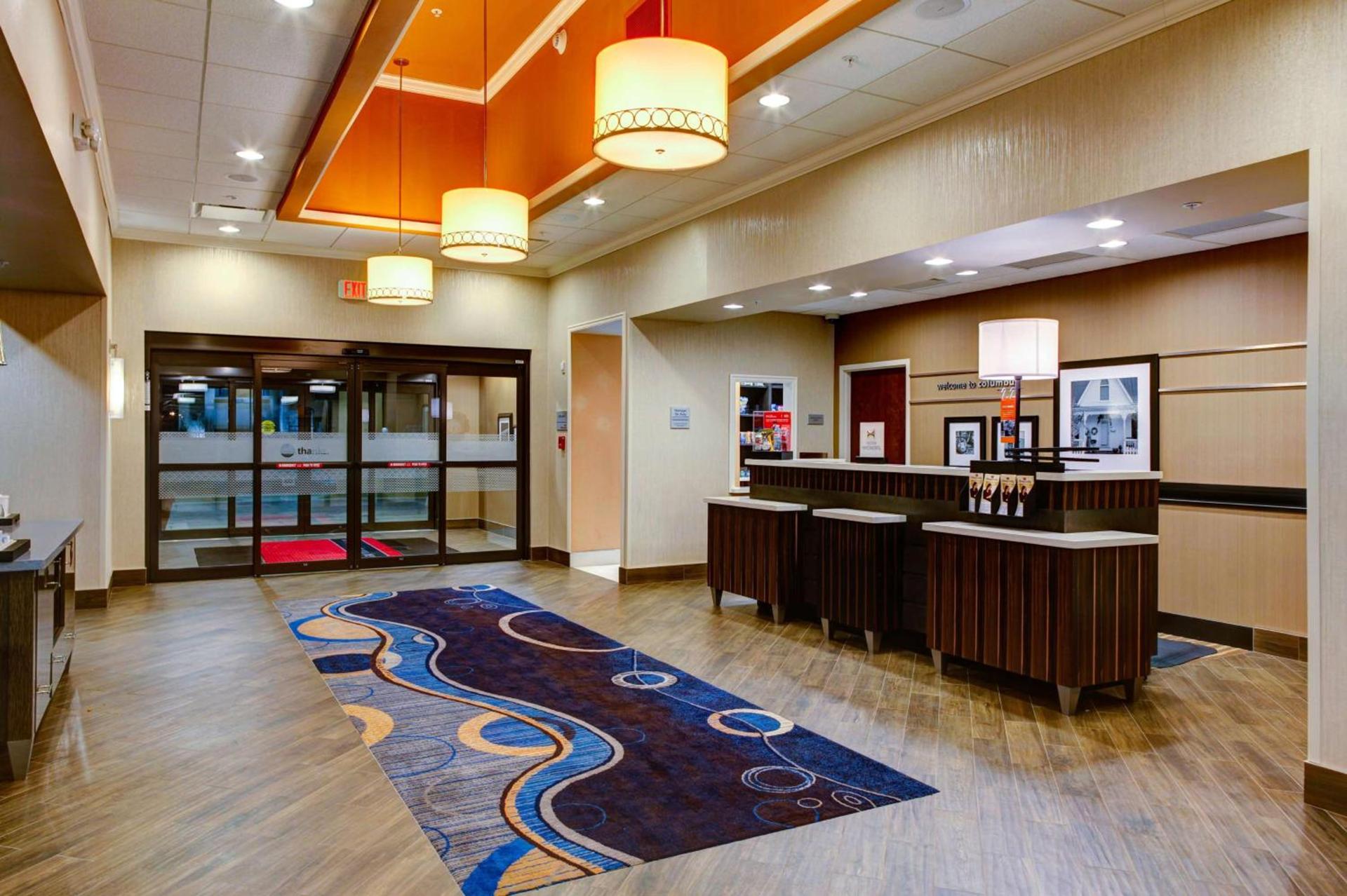 Hampton Inn and Suites Columbus, MS photo 2