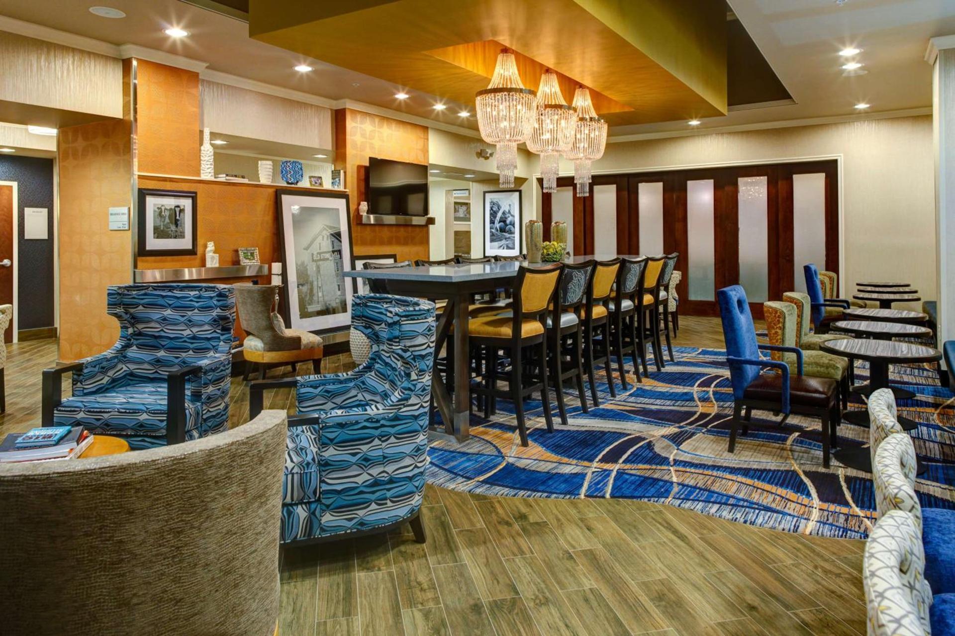 Hampton Inn and Suites Columbus, MS photo 5
