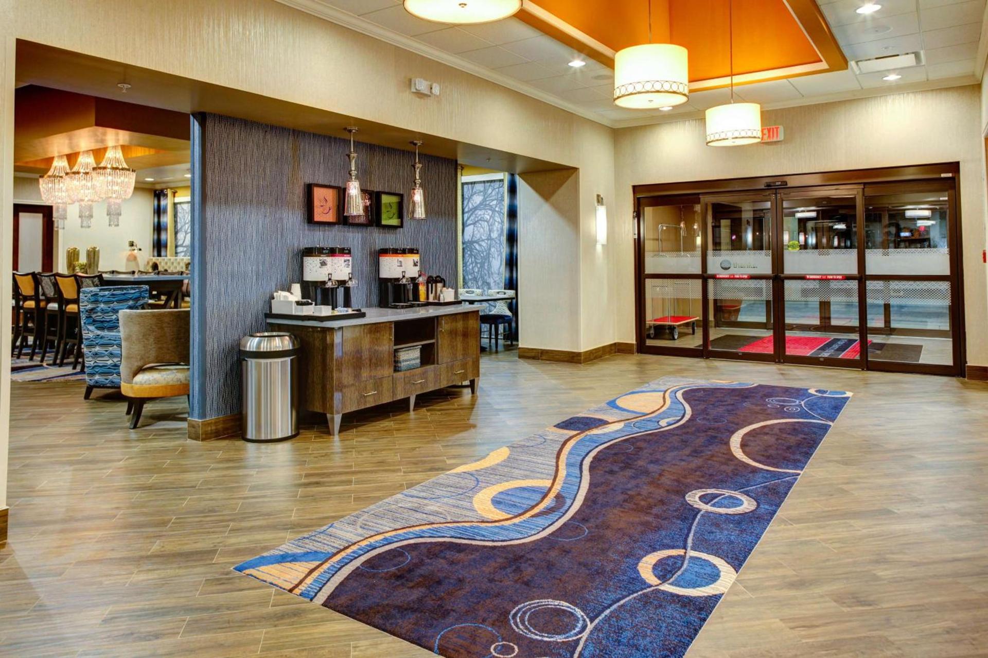 Hampton Inn and Suites Columbus, MS photo 6