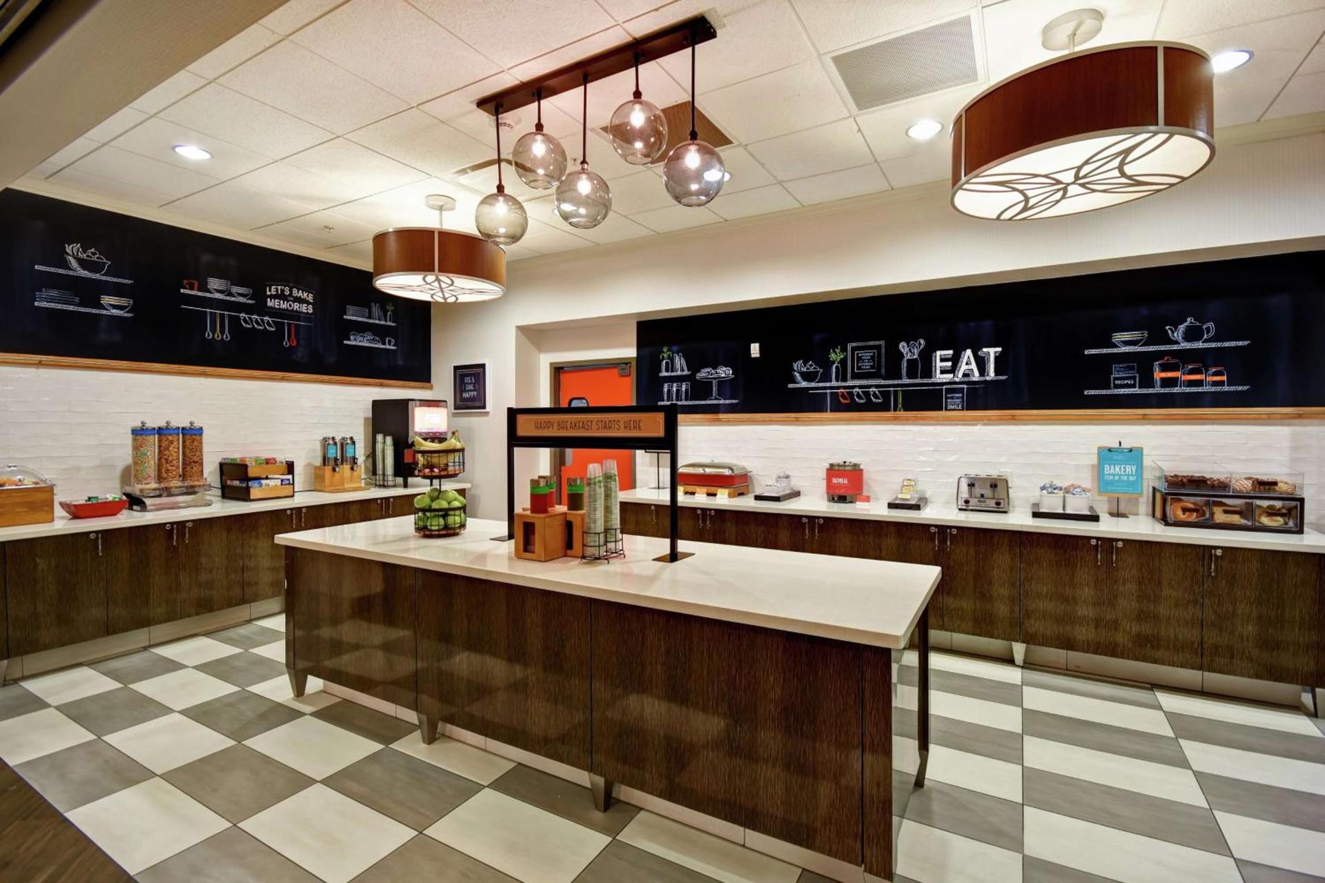 Hampton Inn and Suites Columbus, MS photo 9