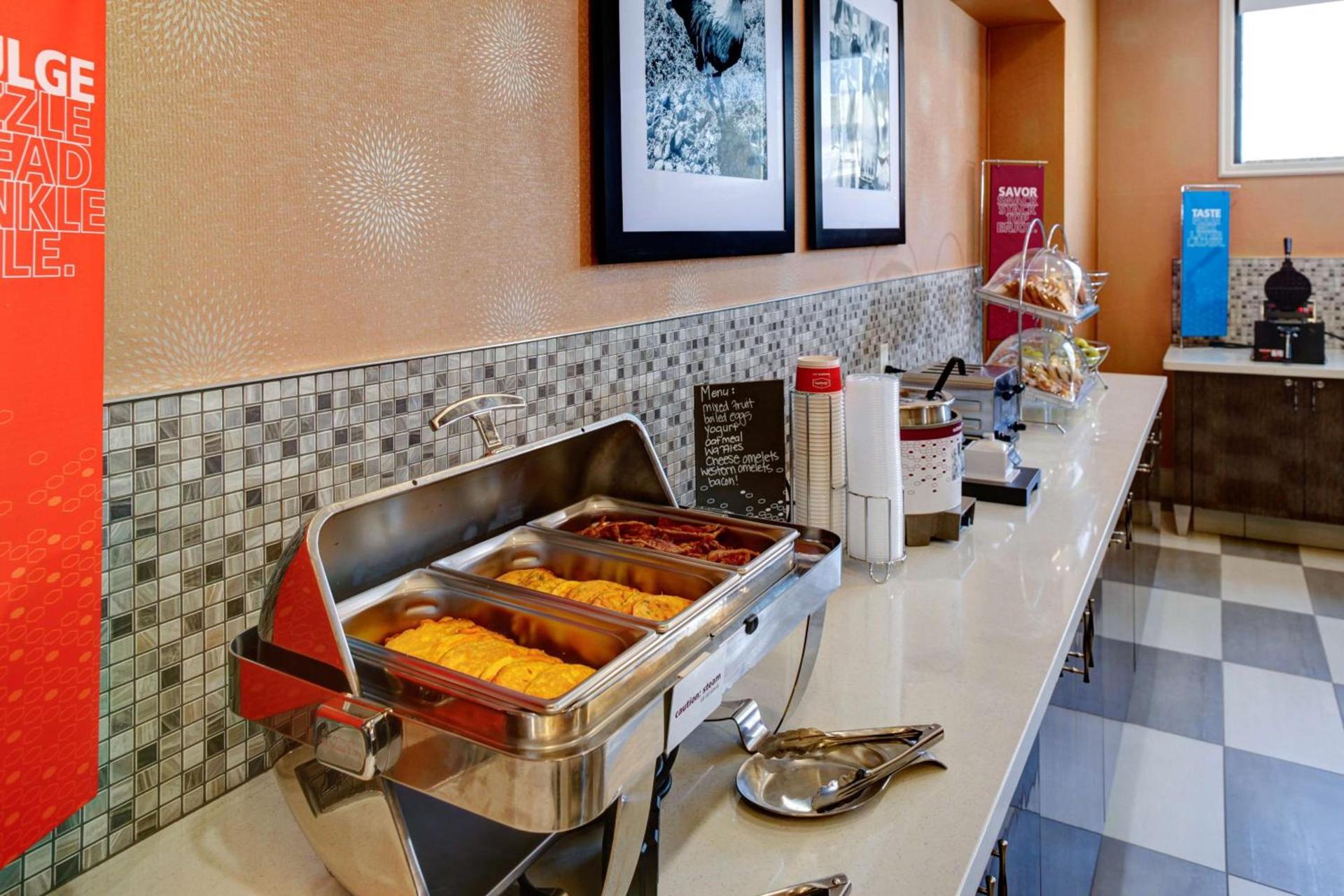 Hampton Inn and Suites Columbus, MS photo 11
