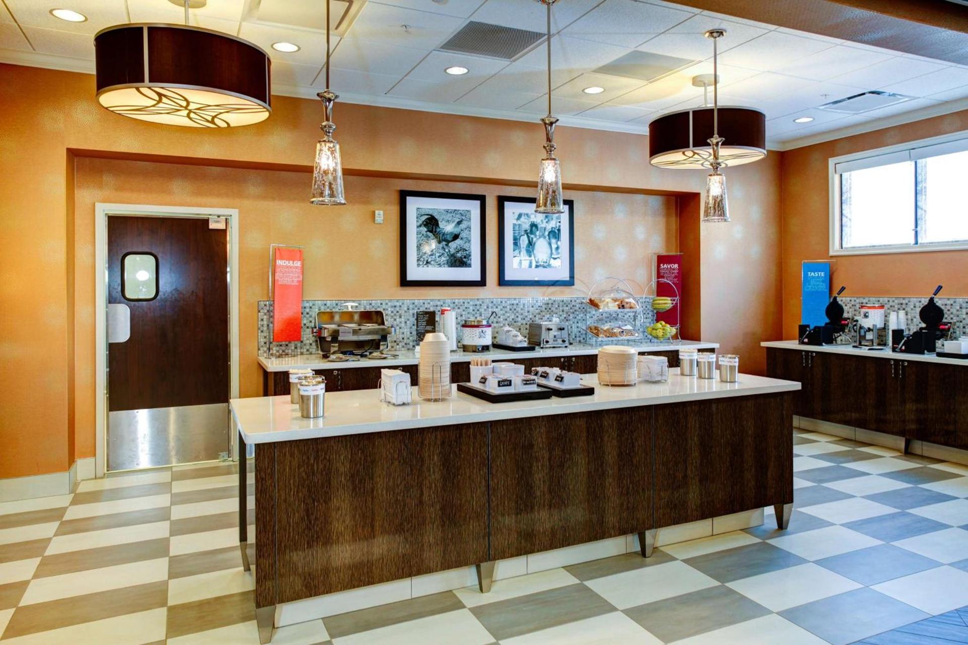 Hampton Inn and Suites Columbus, MS photo 12