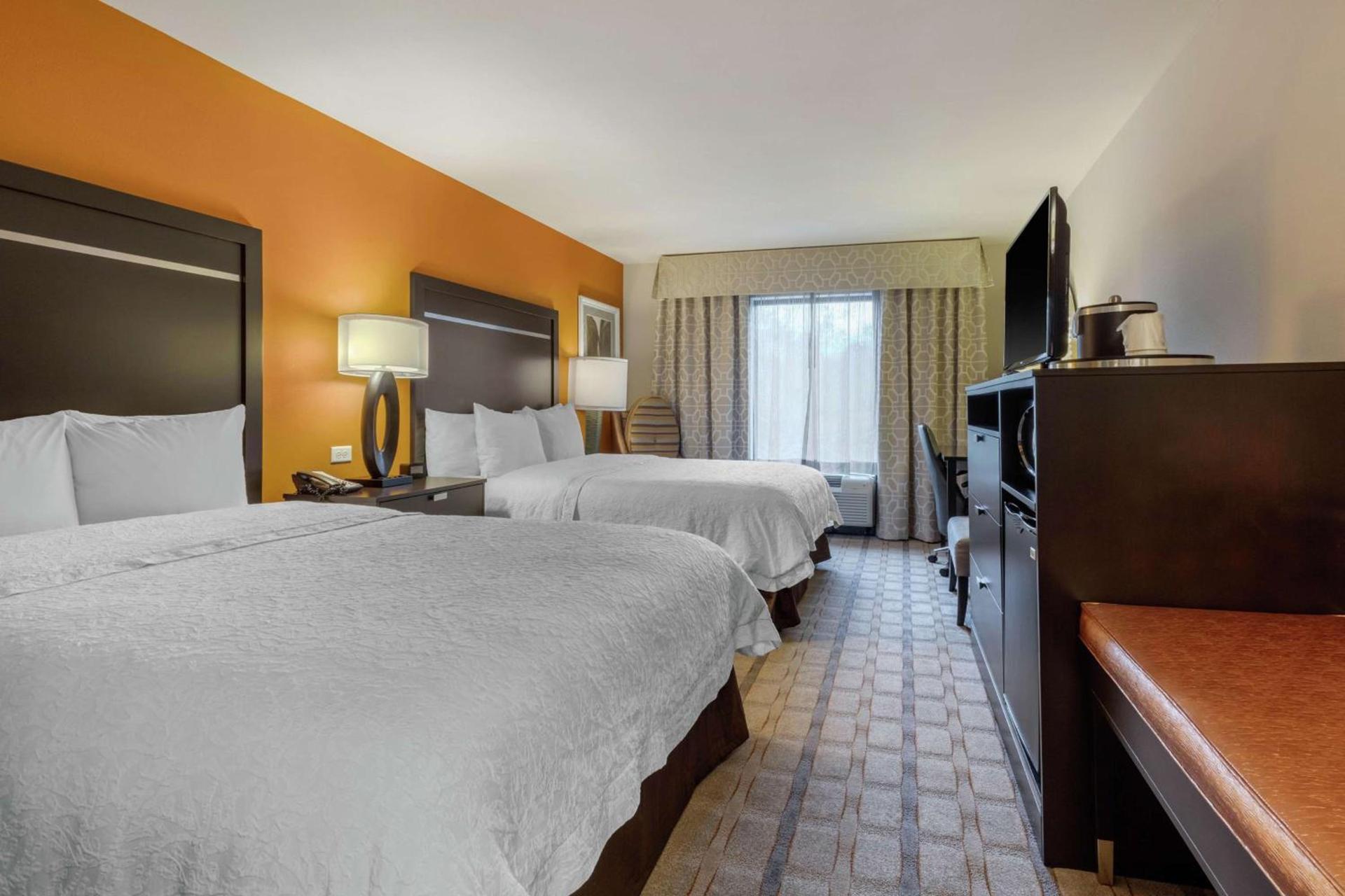 Hampton Inn and Suites Columbus, MS photo 16