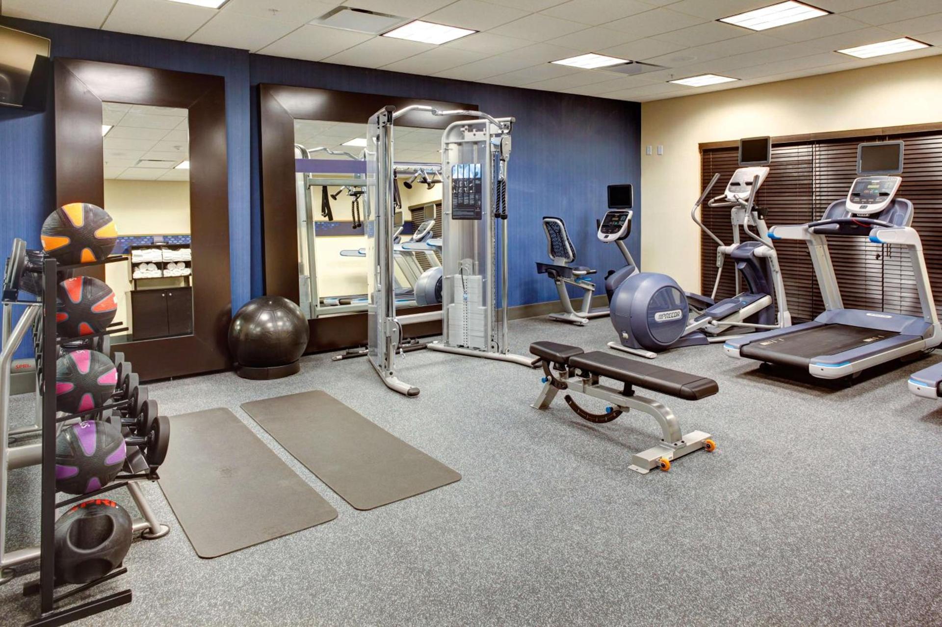 Hampton Inn and Suites Columbus, MS photo 15