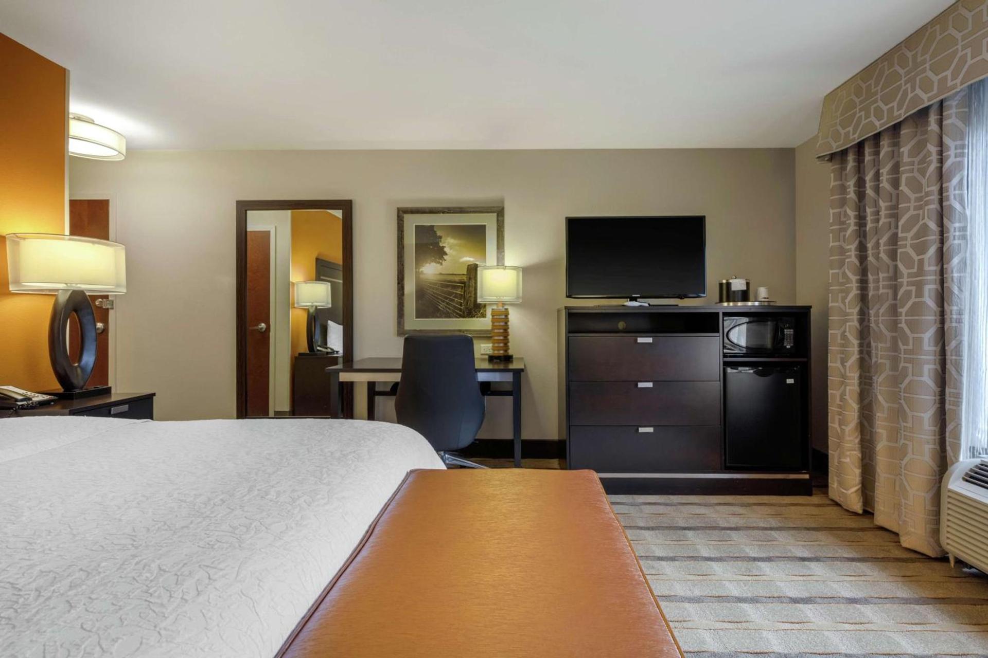 Hampton Inn and Suites Columbus, MS photo 18