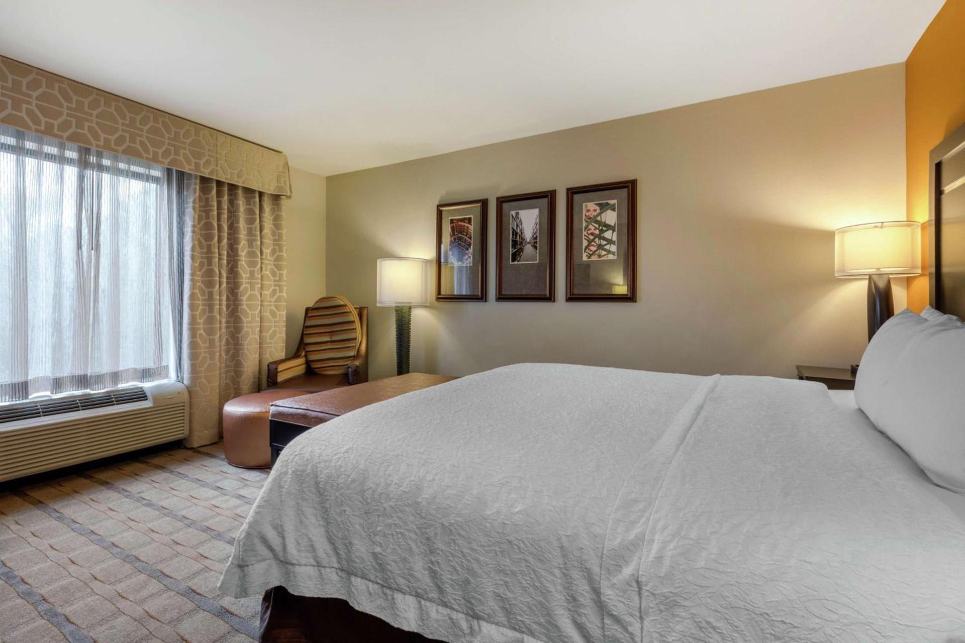 Hampton Inn and Suites Columbus, MS photo 20