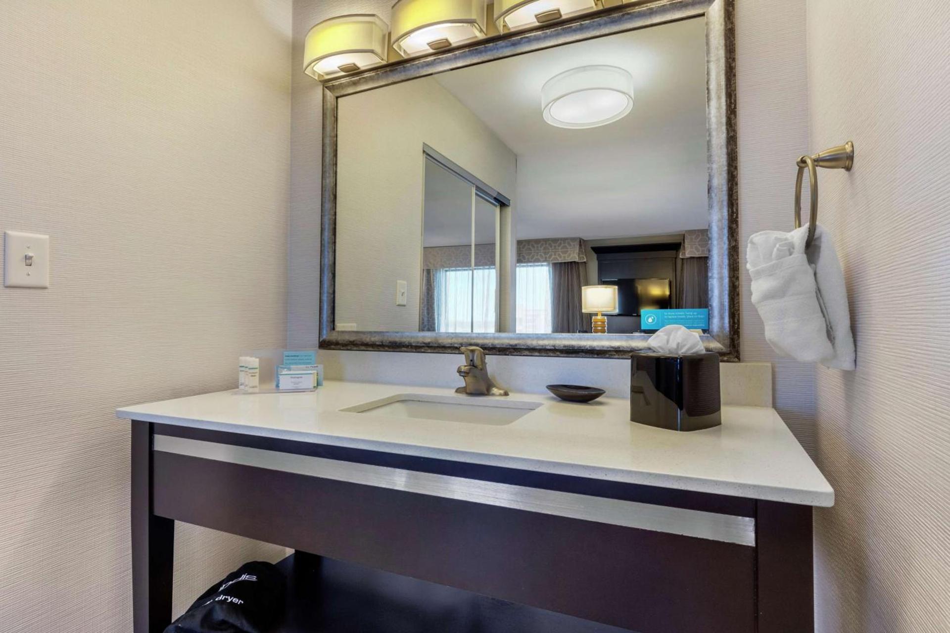 Hampton Inn and Suites Columbus, MS photo 24