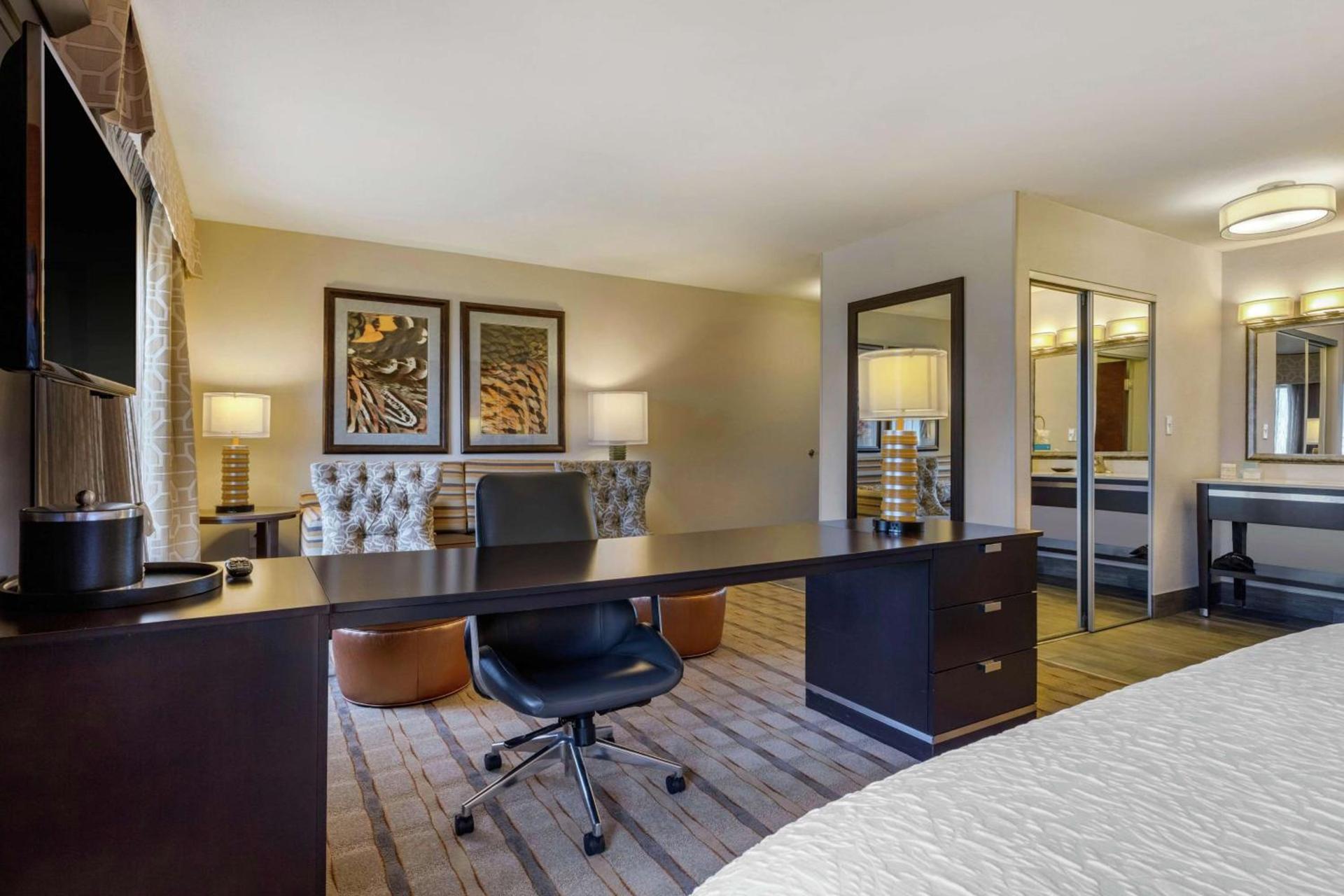 Hampton Inn and Suites Columbus, MS photo 27