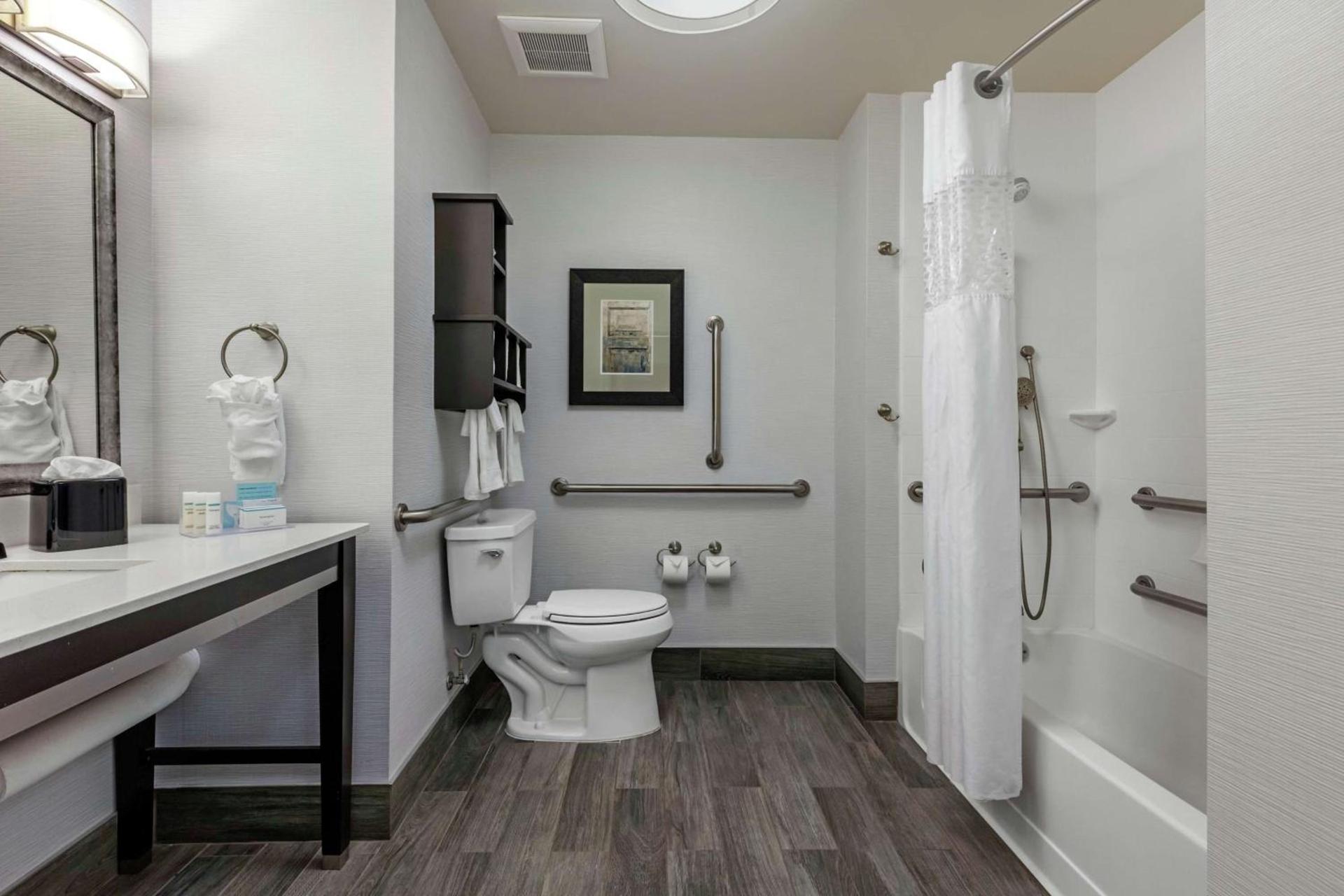 Hampton Inn and Suites Columbus, MS photo 29