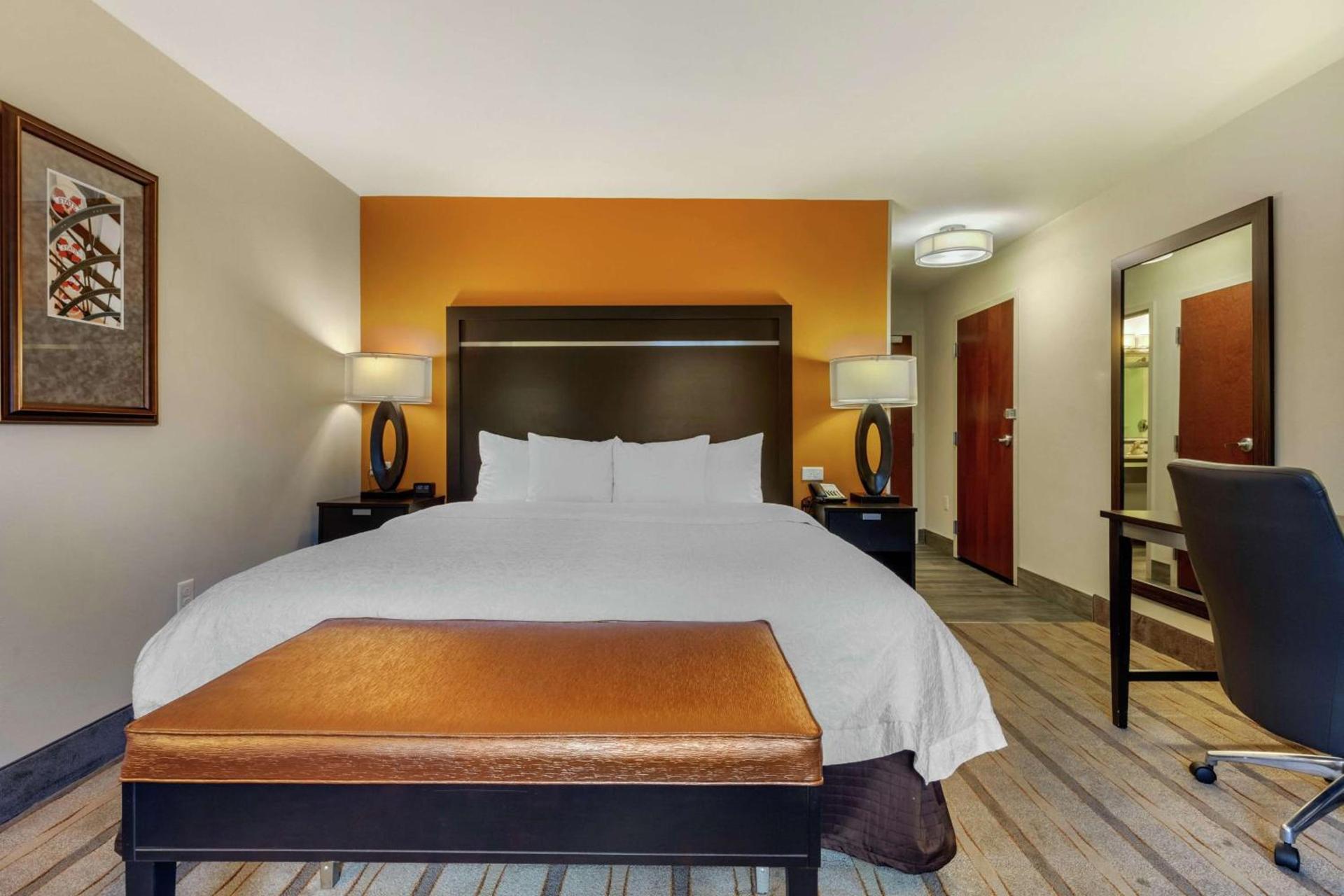 Hampton Inn and Suites Columbus, MS photo 32