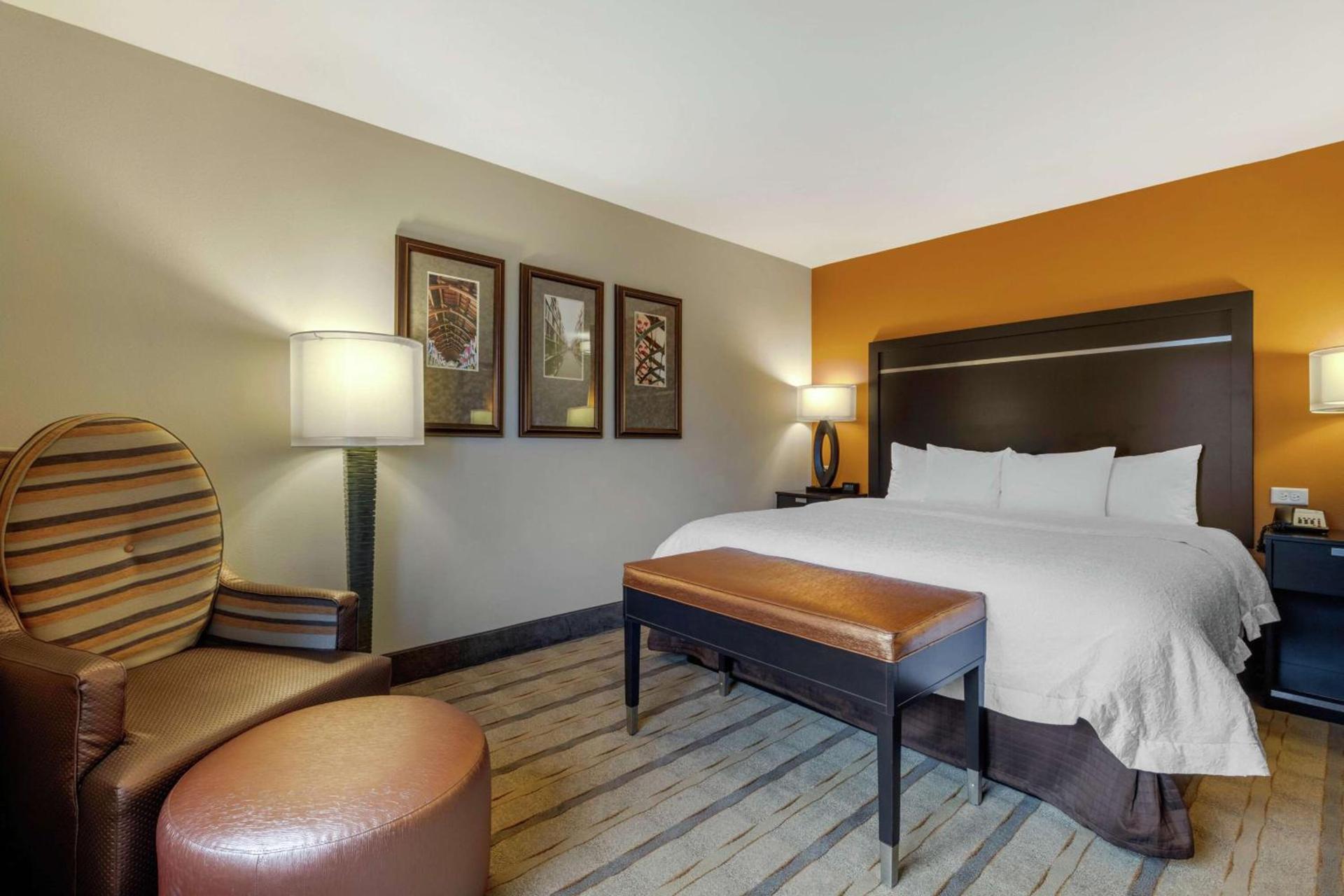 Hampton Inn and Suites Columbus, MS photo 33