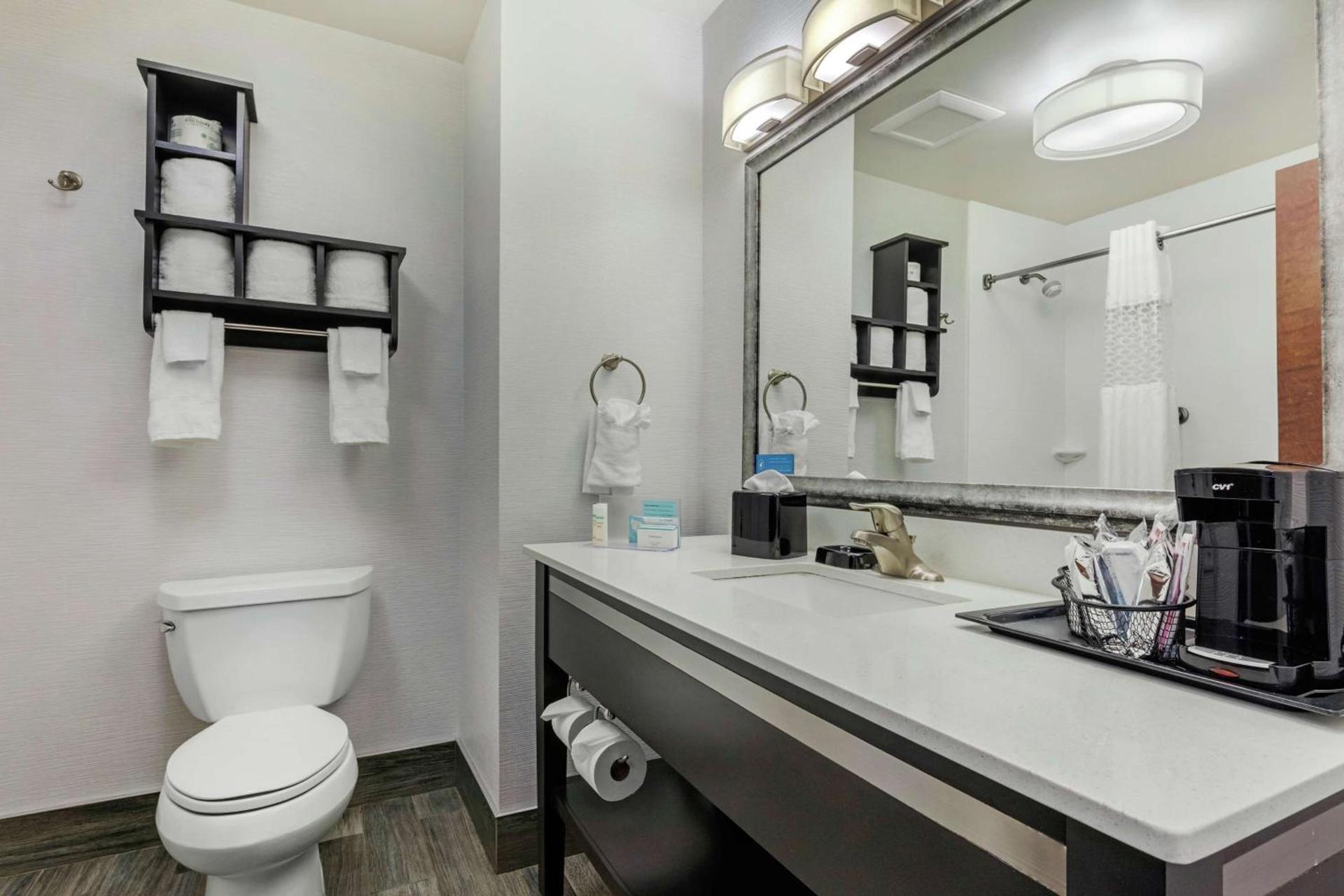 Hampton Inn and Suites Columbus, MS photo 36