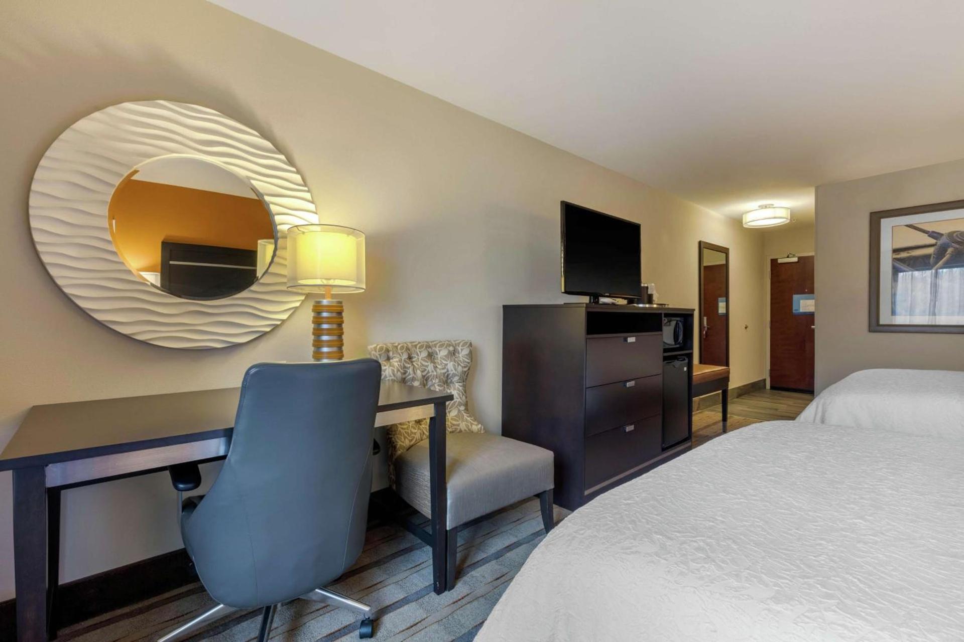 Hampton Inn and Suites Columbus, MS photo 35