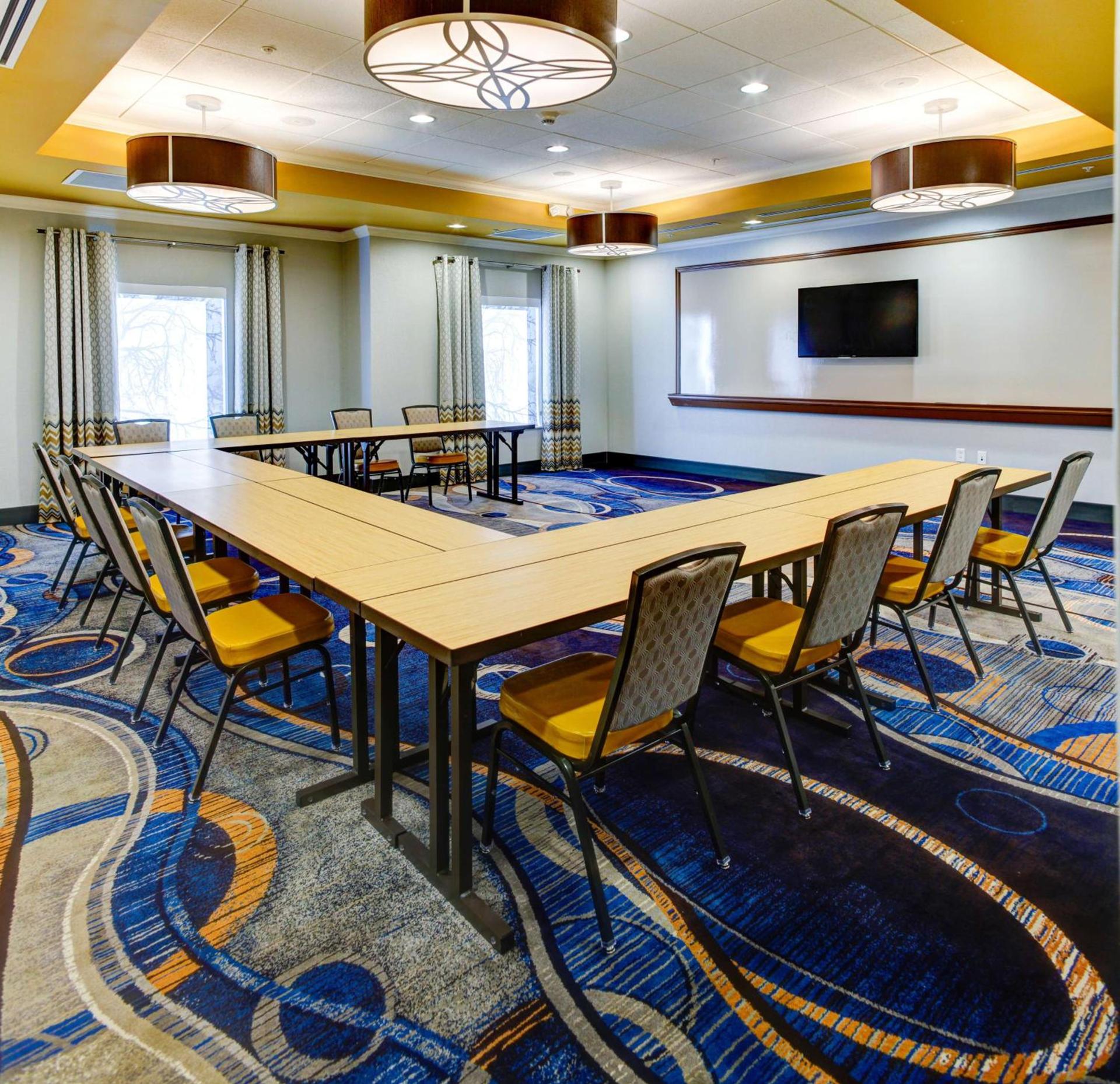 Hampton Inn and Suites Columbus, MS photo 40