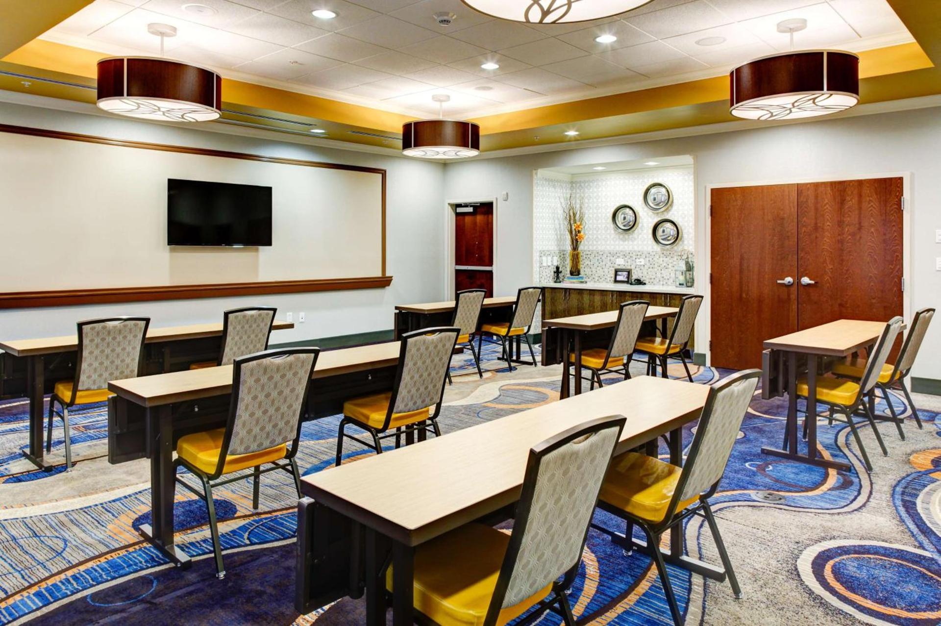 Hampton Inn and Suites Columbus, MS photo 41