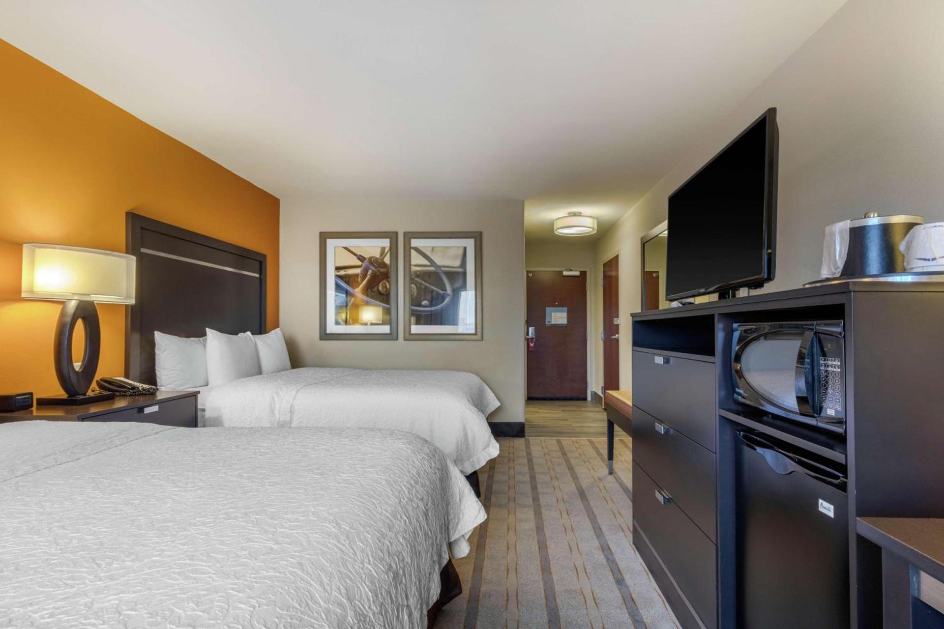 Hampton Inn and Suites Columbus, MS photo 42