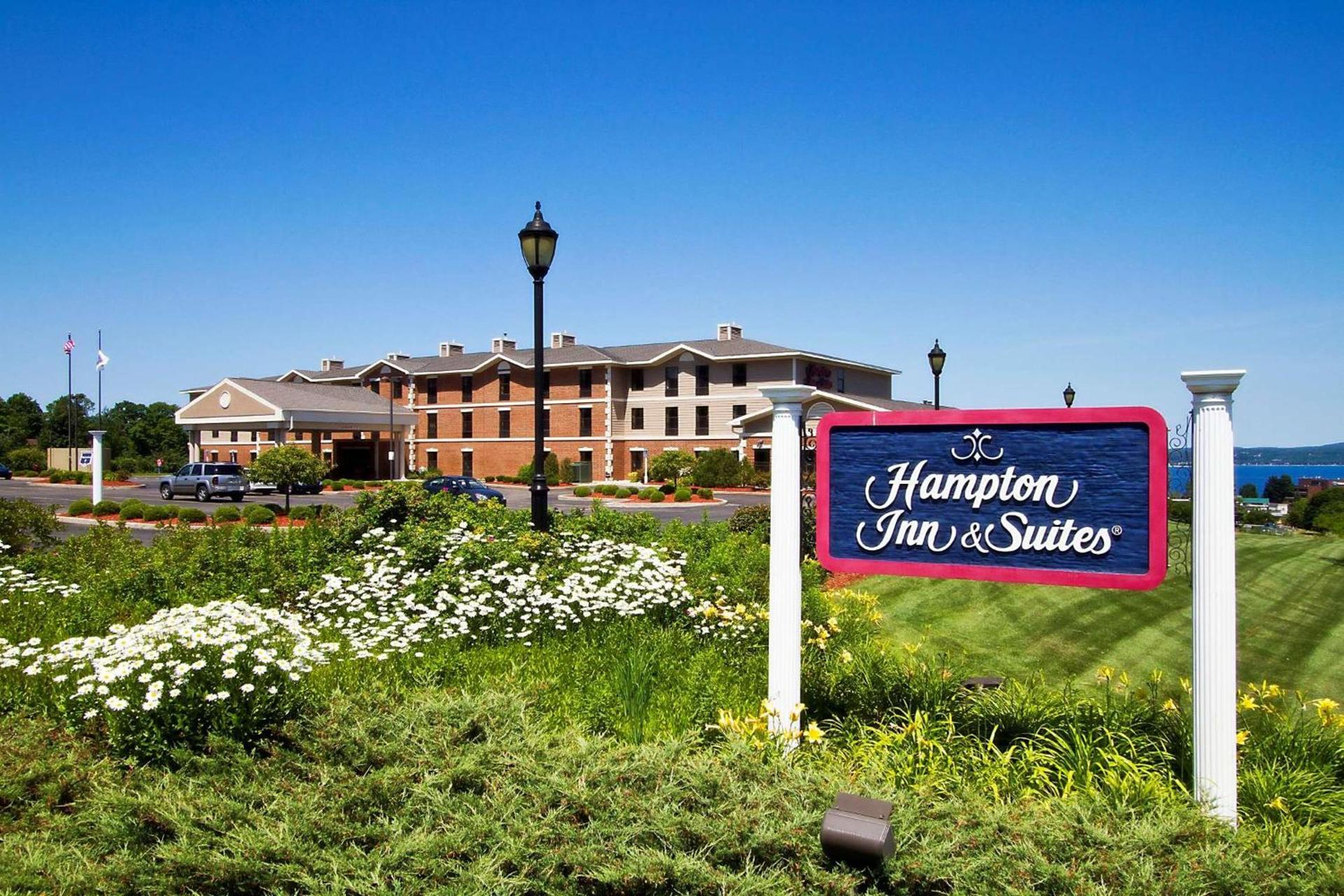 Hampton Inn & Suites Petoskey photo 2