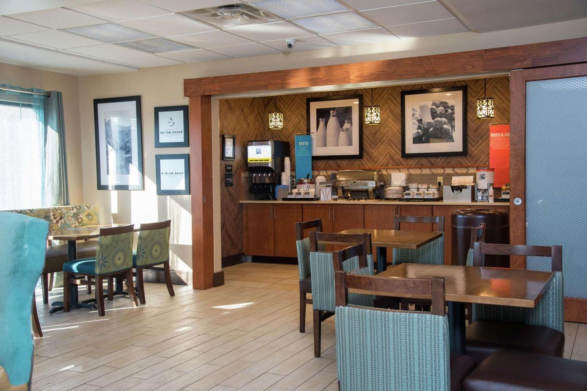 Hampton Inn Summersville photo 3