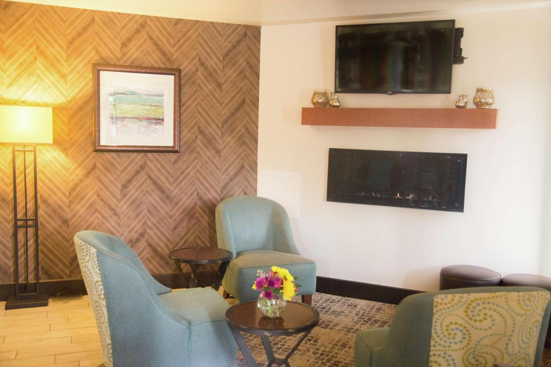 Hampton Inn Summersville photo 7
