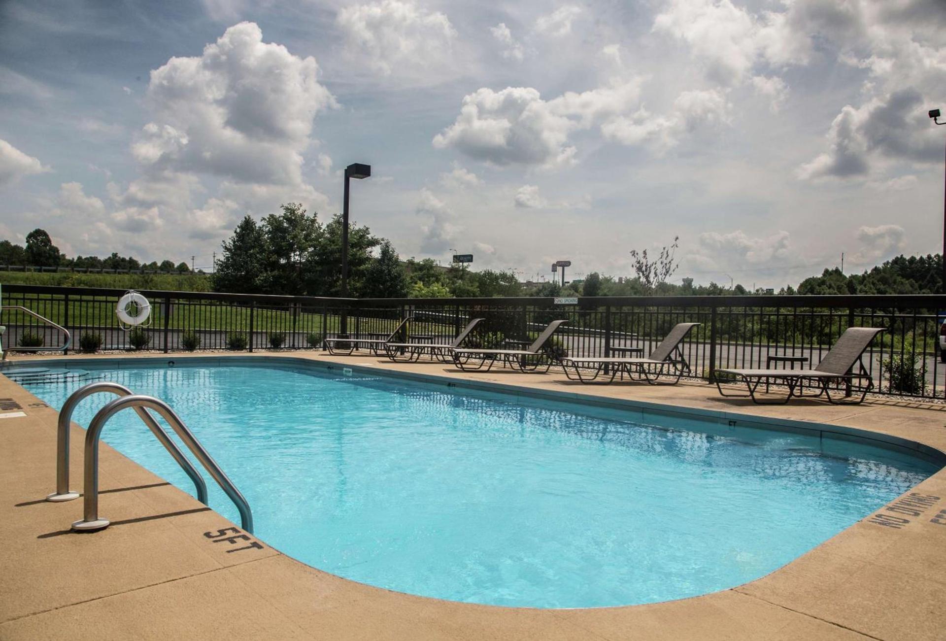 Hampton Inn Summersville photo 10