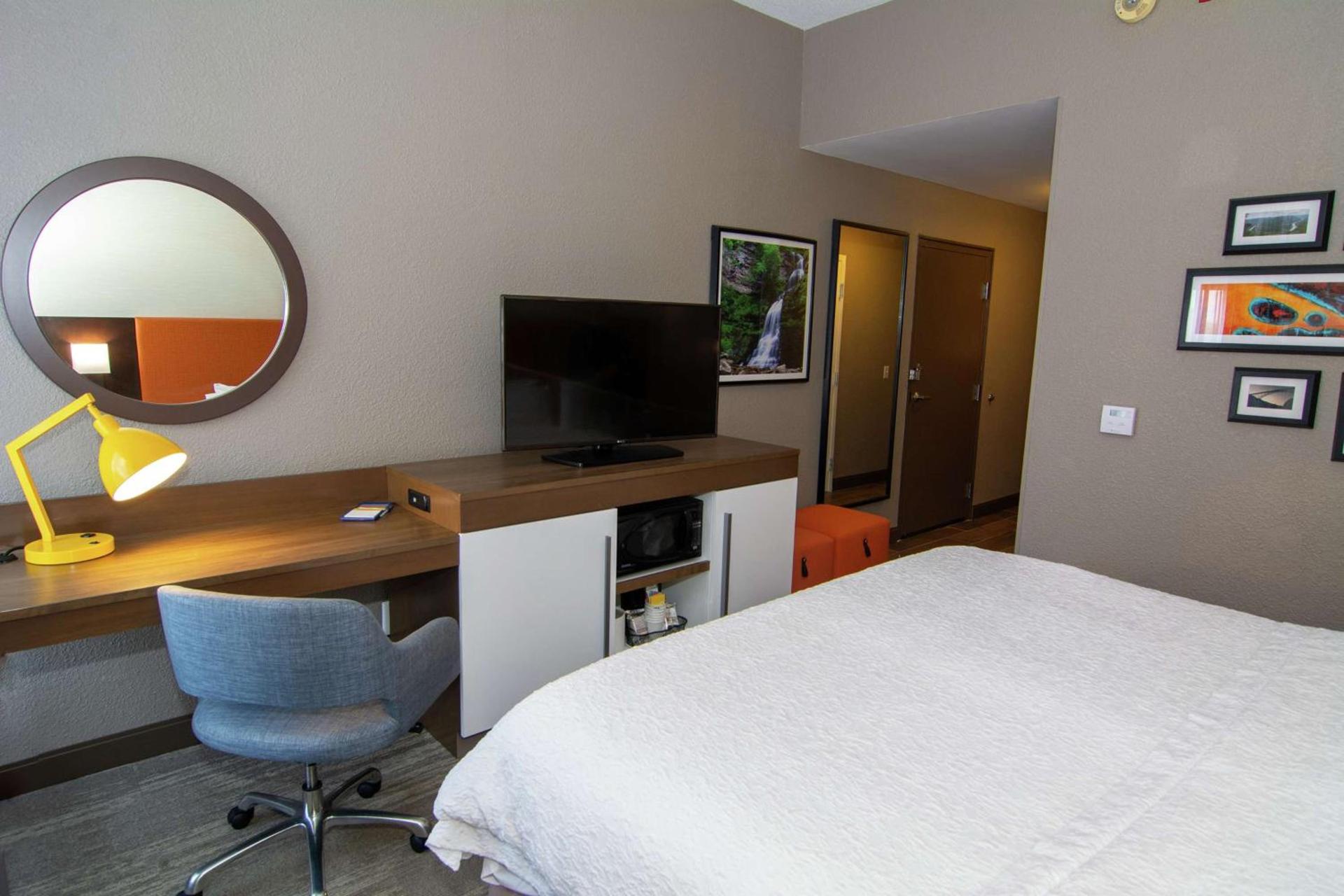 Hampton Inn Summersville photo 22