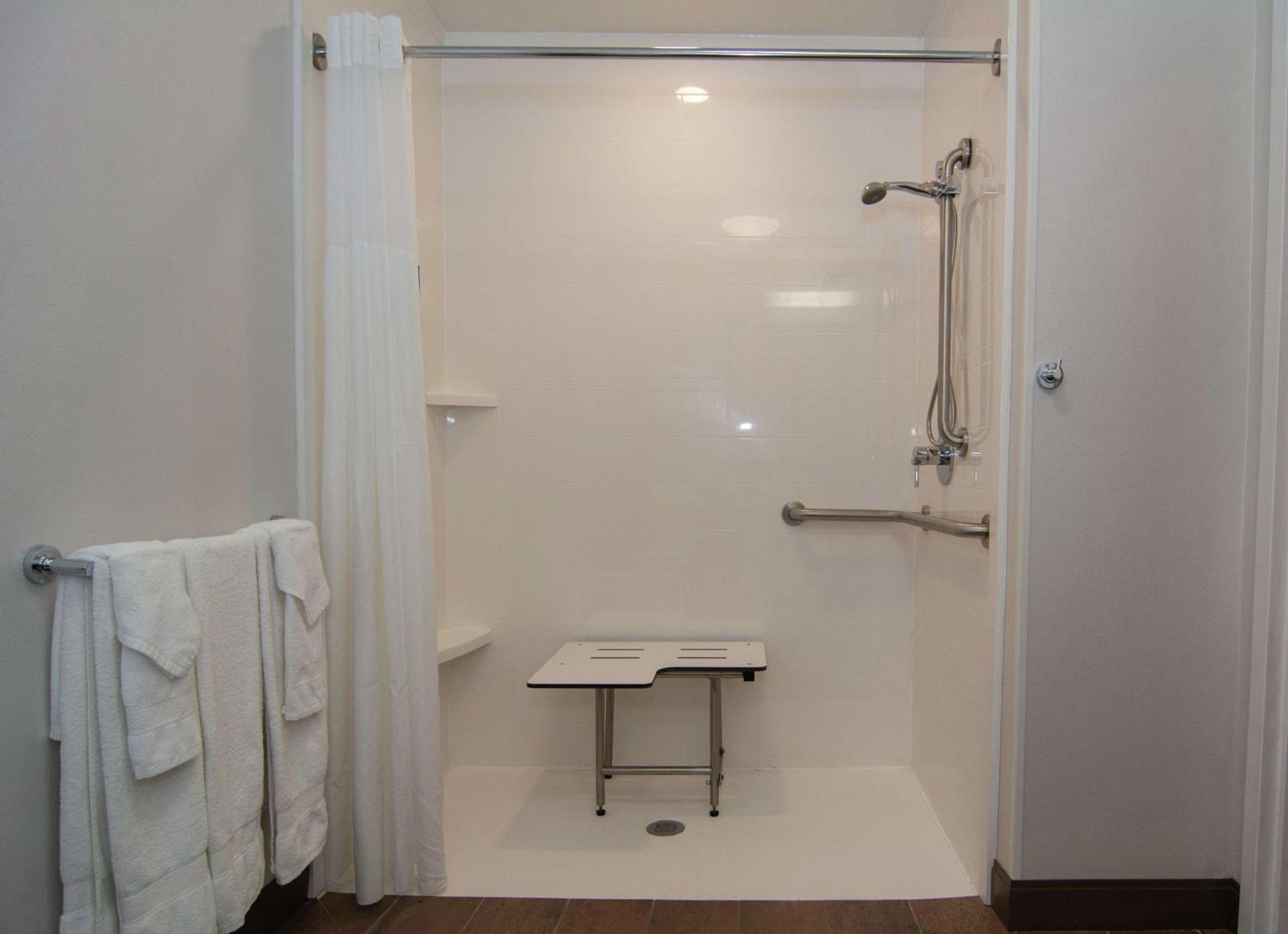 Hampton Inn Summersville photo 24