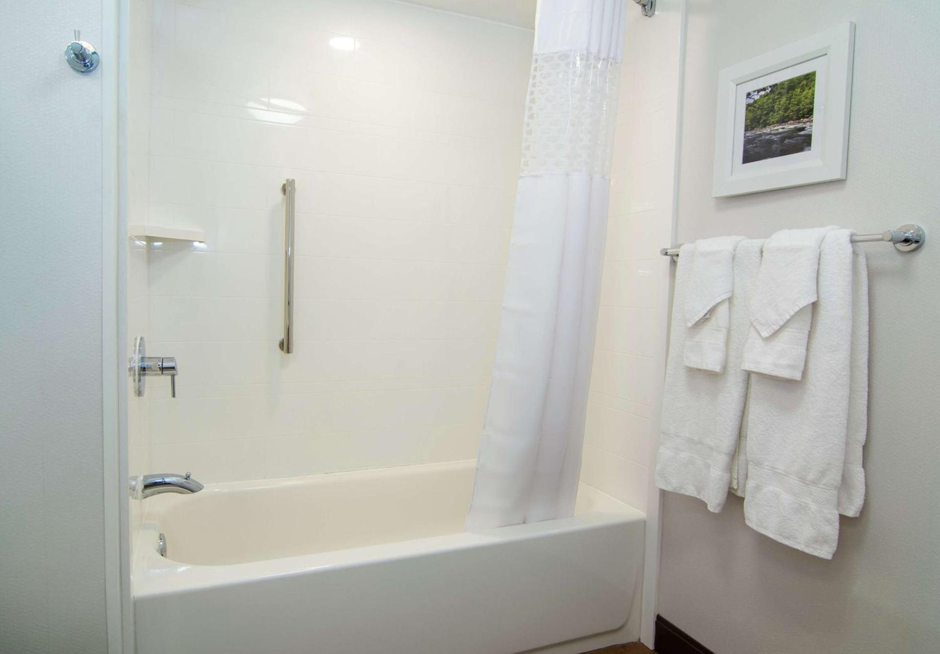 Hampton Inn Summersville photo 28