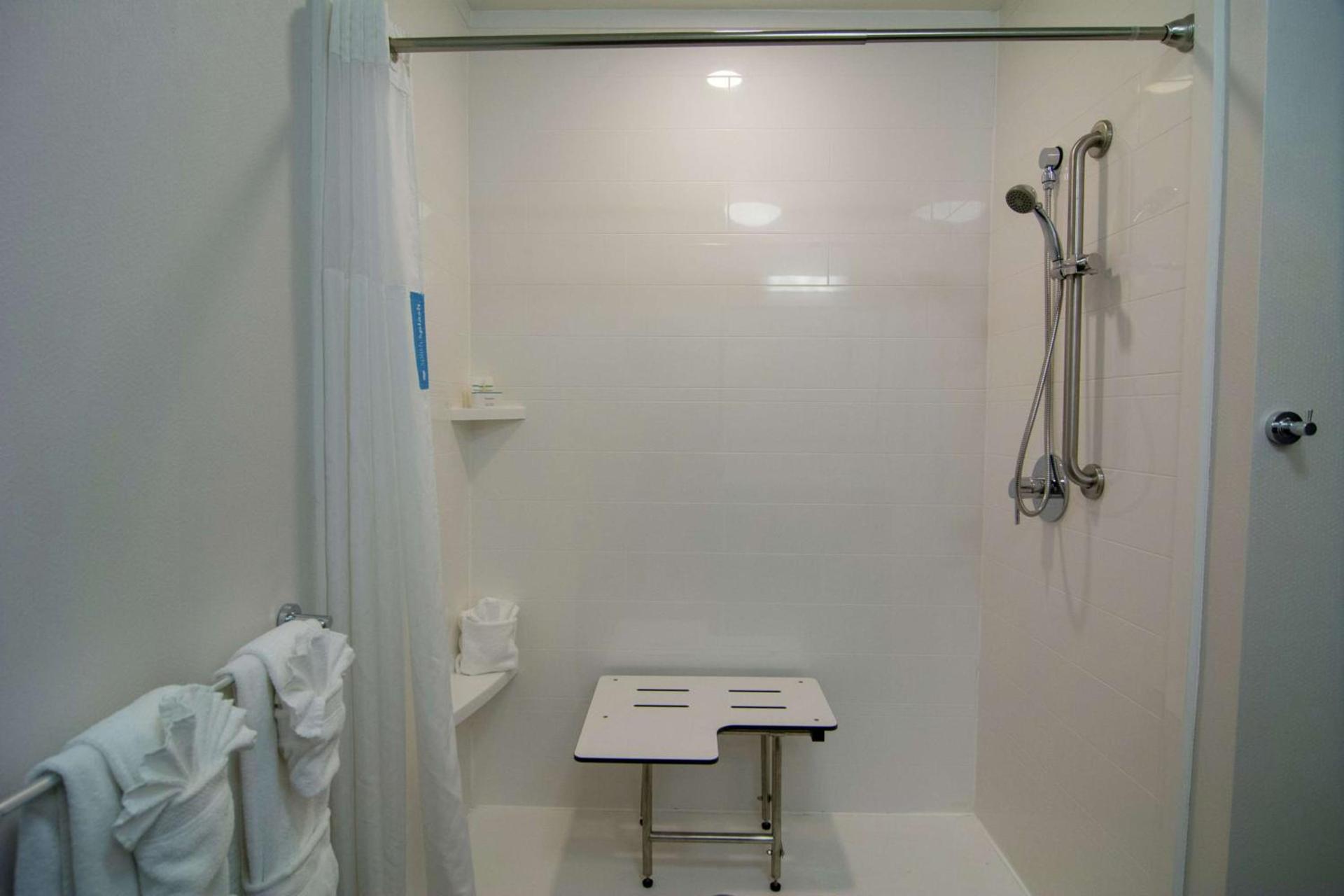 Hampton Inn Summersville photo 30