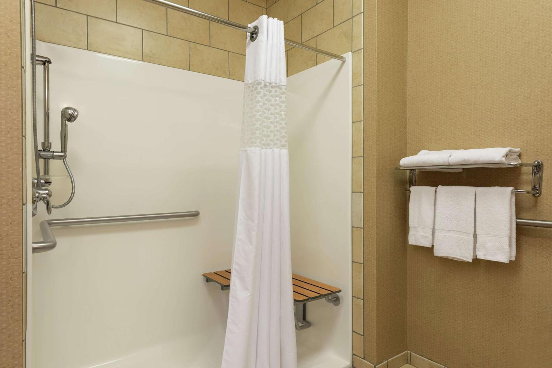 Hampton Inn Warsaw photo 14