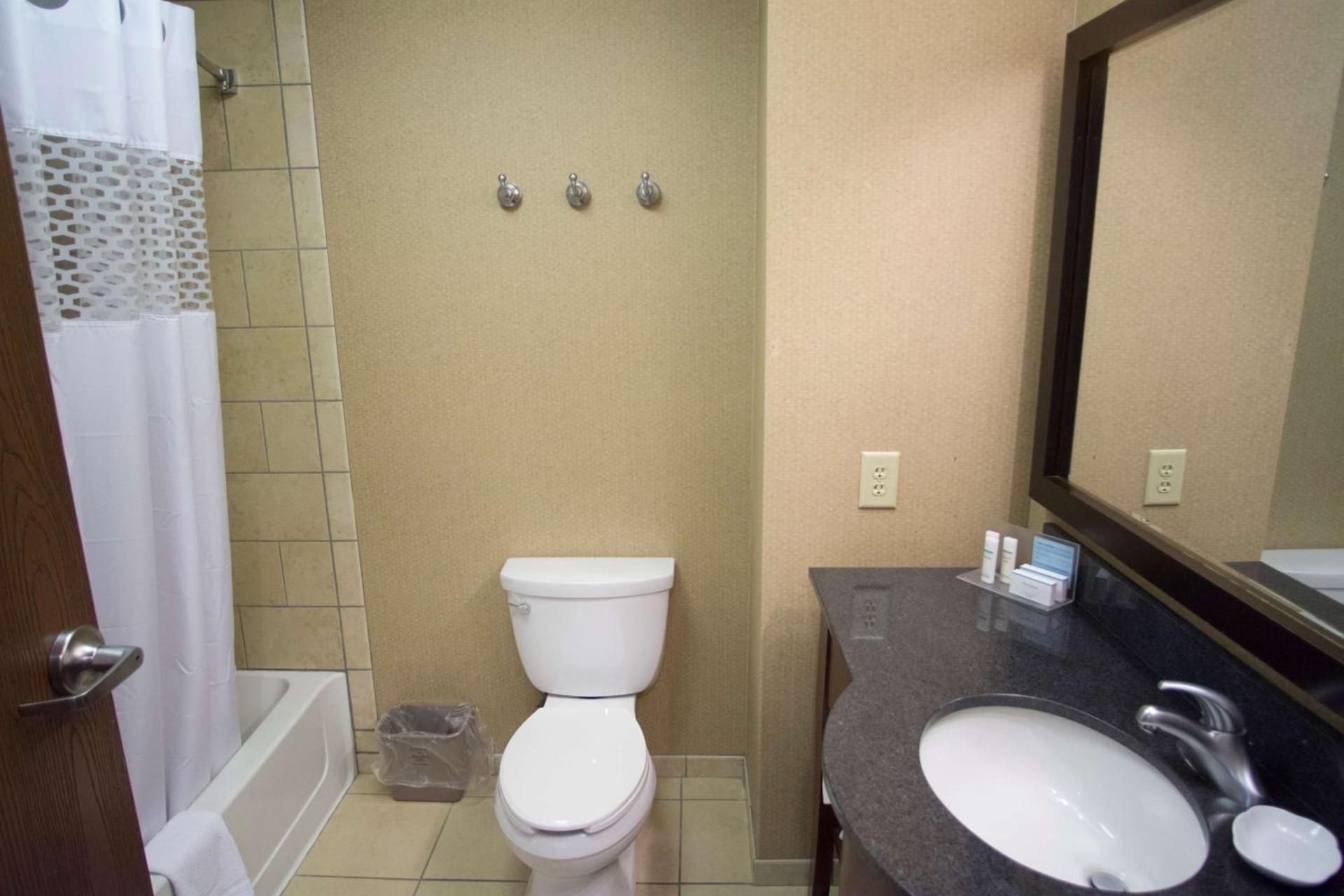 Hampton Inn Warsaw photo 34