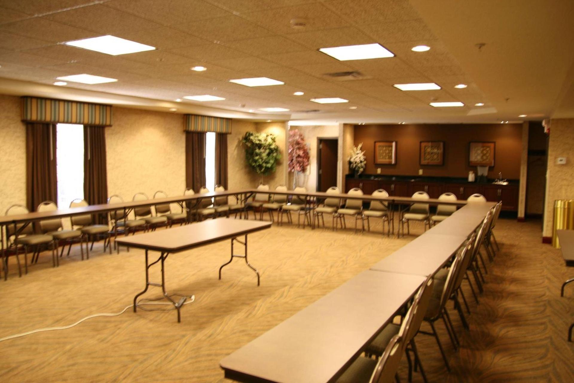 Hampton Inn Warsaw photo 35