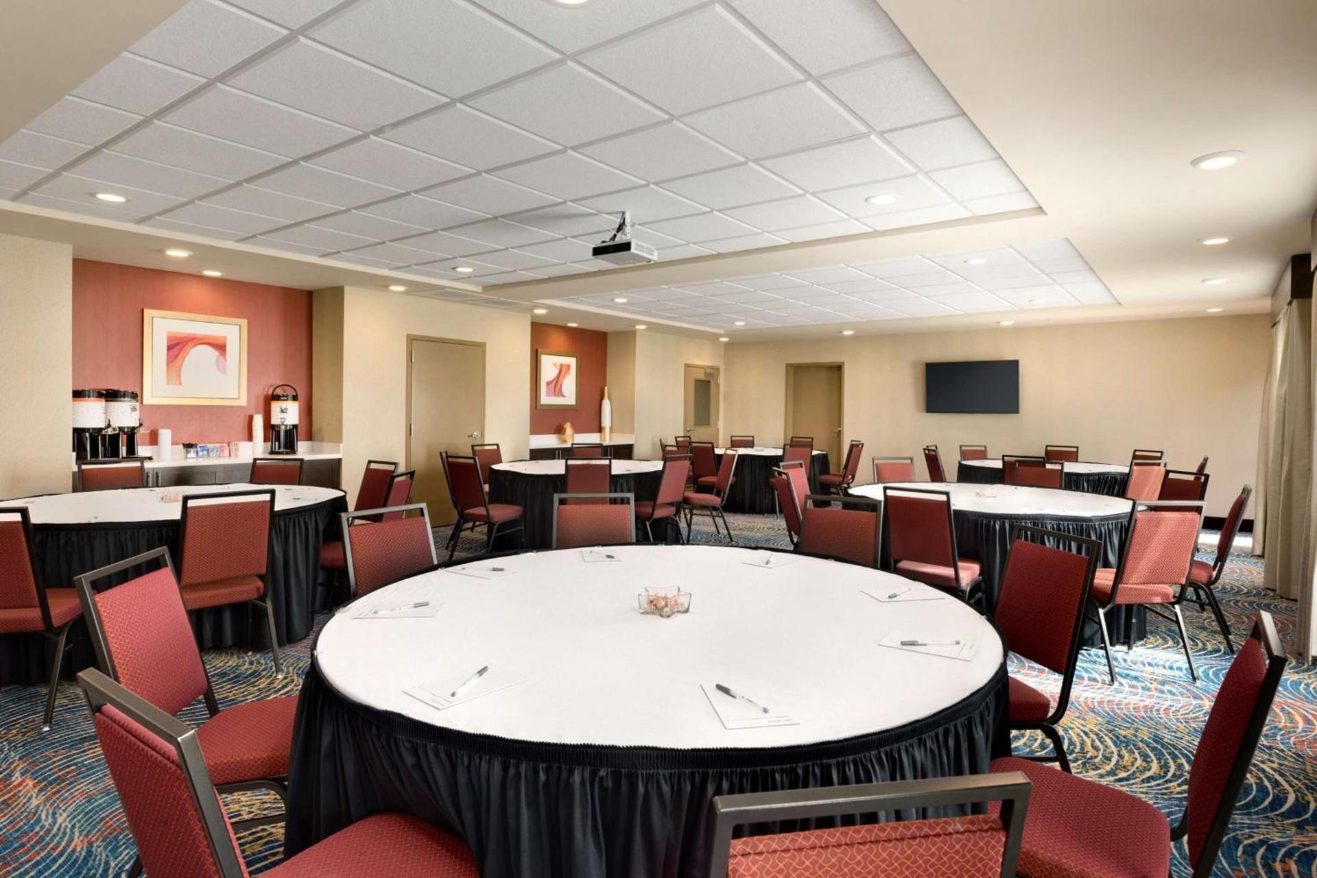 Hampton Inn and Suites Monroe photo 32