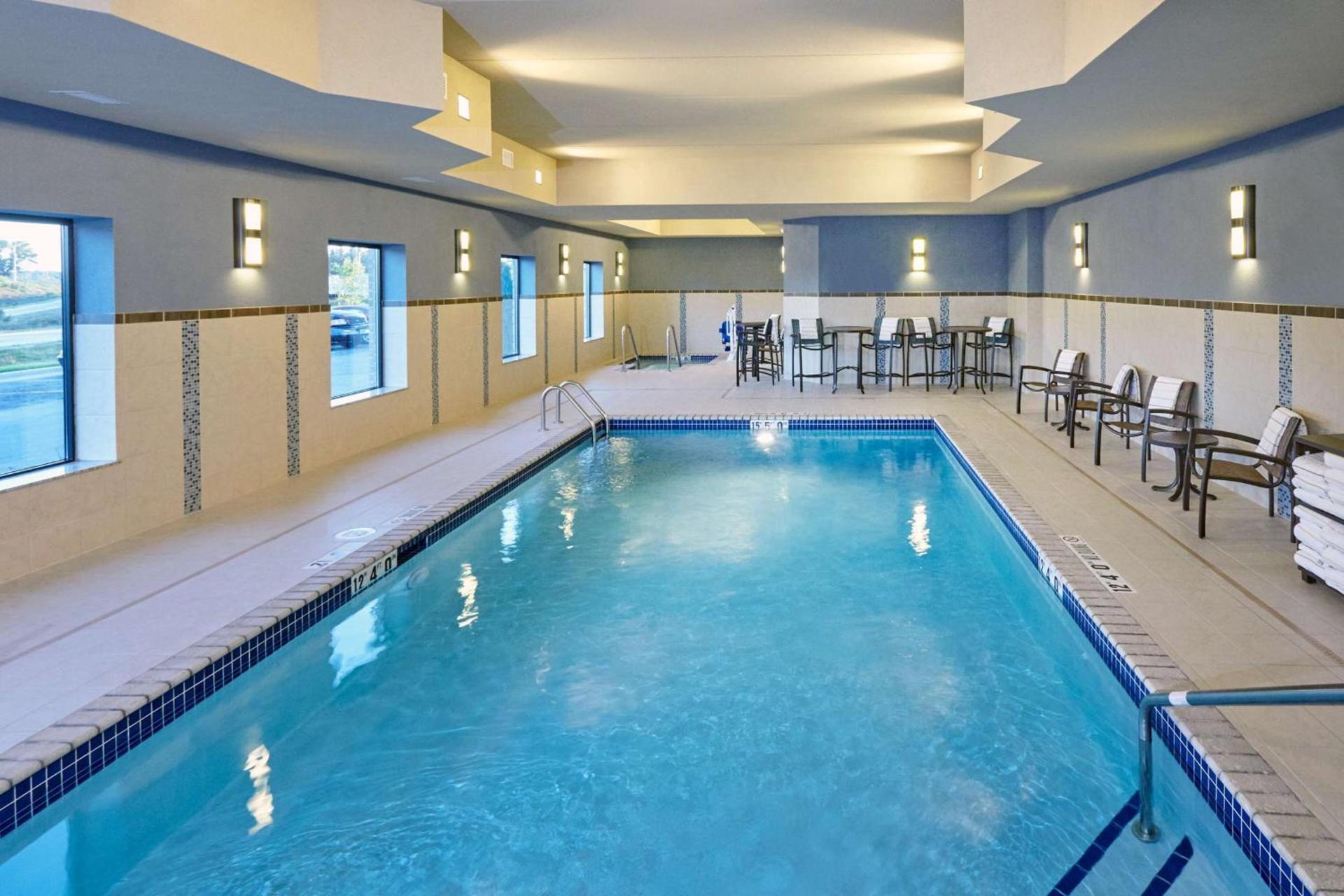 Hampton Inn & Suites Milwaukee/Franklin photo 4