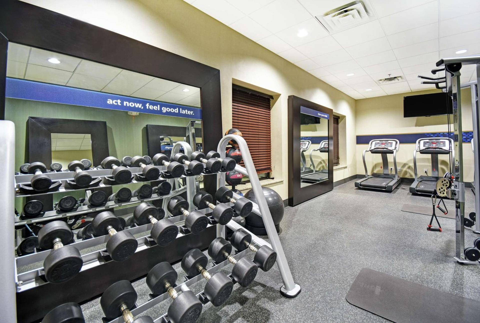 Hampton Inn & Suites Milwaukee/Franklin photo 9