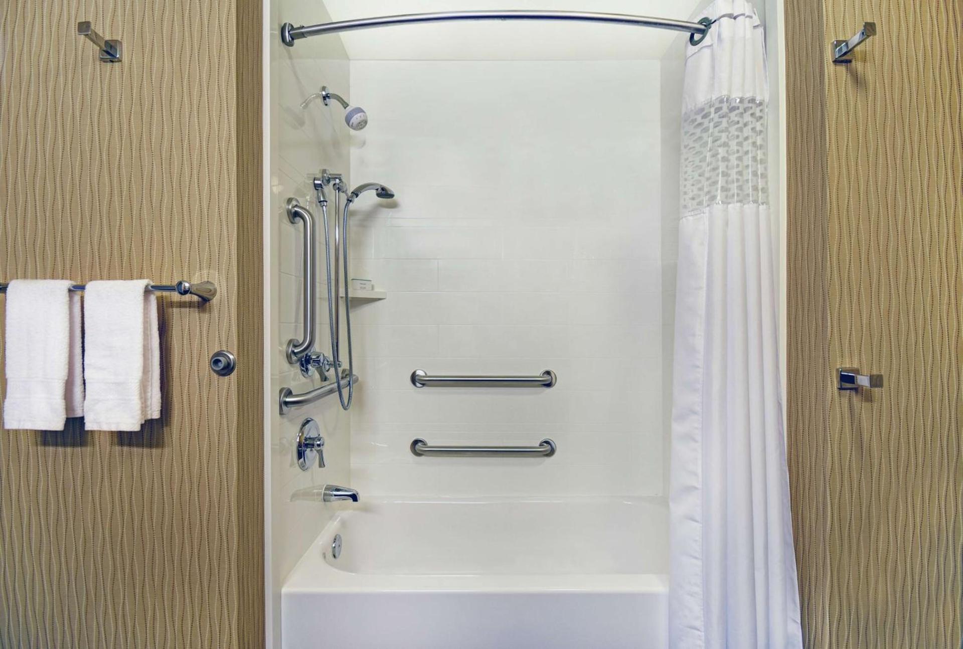 Hampton Inn & Suites Milwaukee/Franklin photo 15