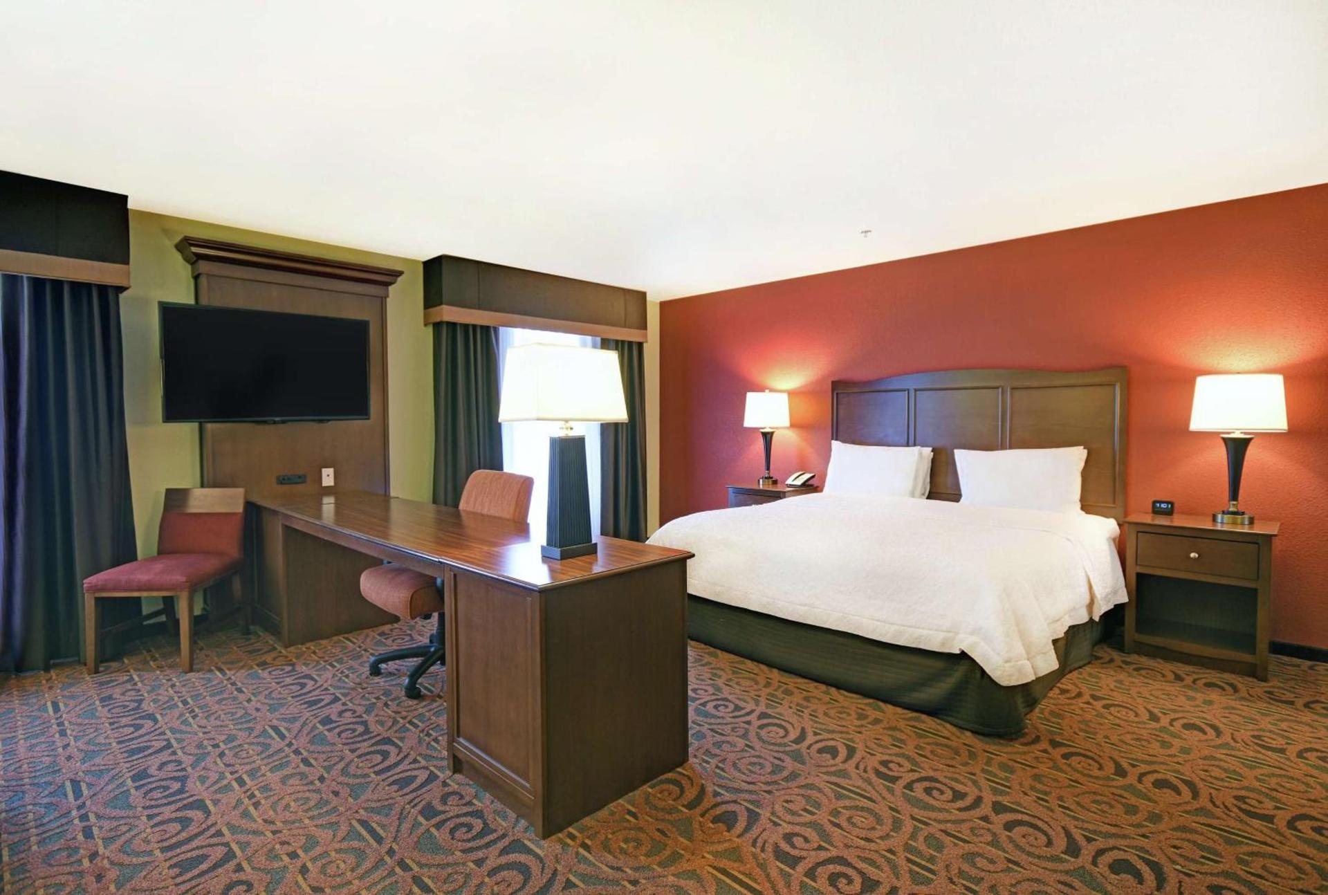 Hampton Inn & Suites Milwaukee/Franklin photo 17