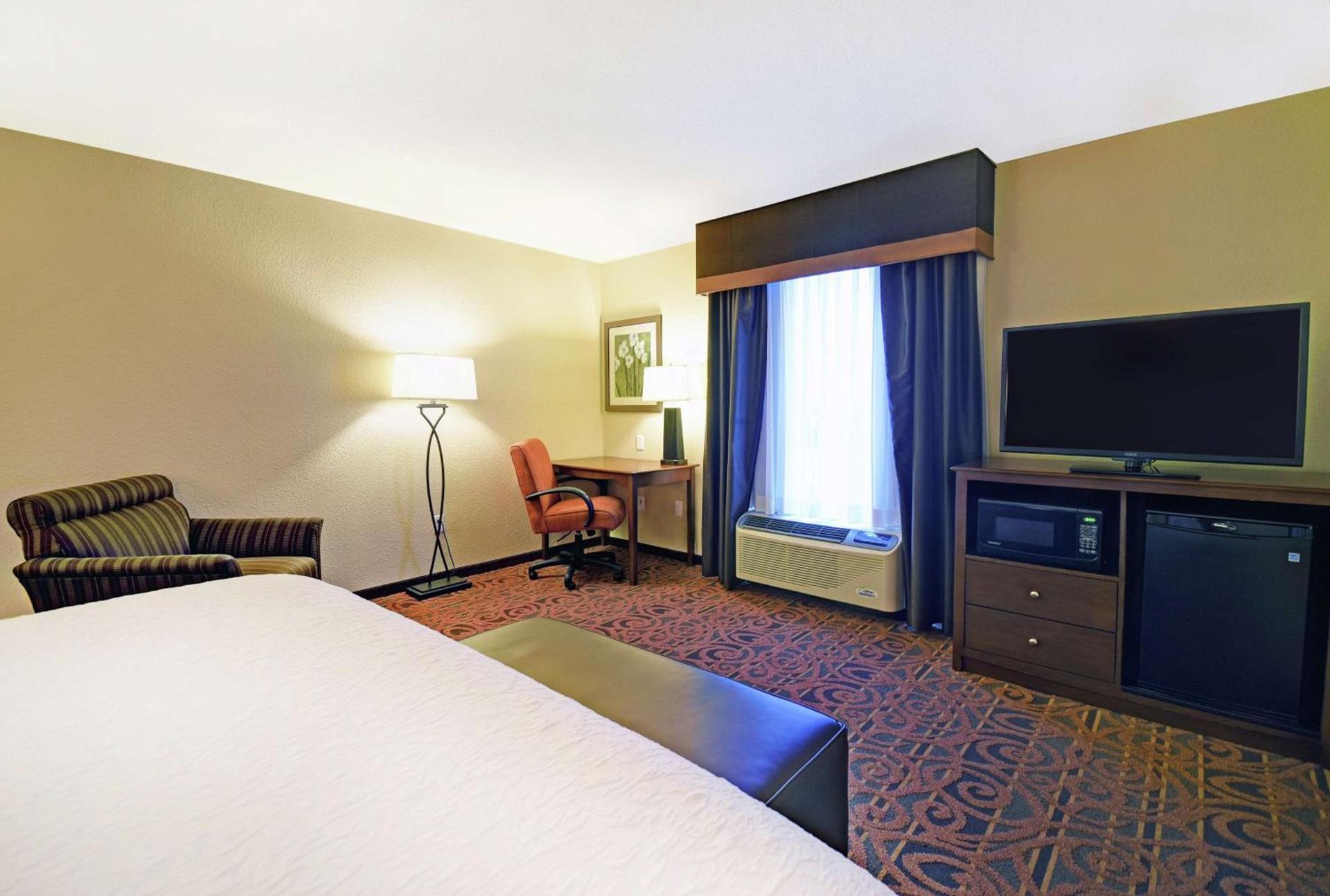 Hampton Inn & Suites Milwaukee/Franklin photo 18