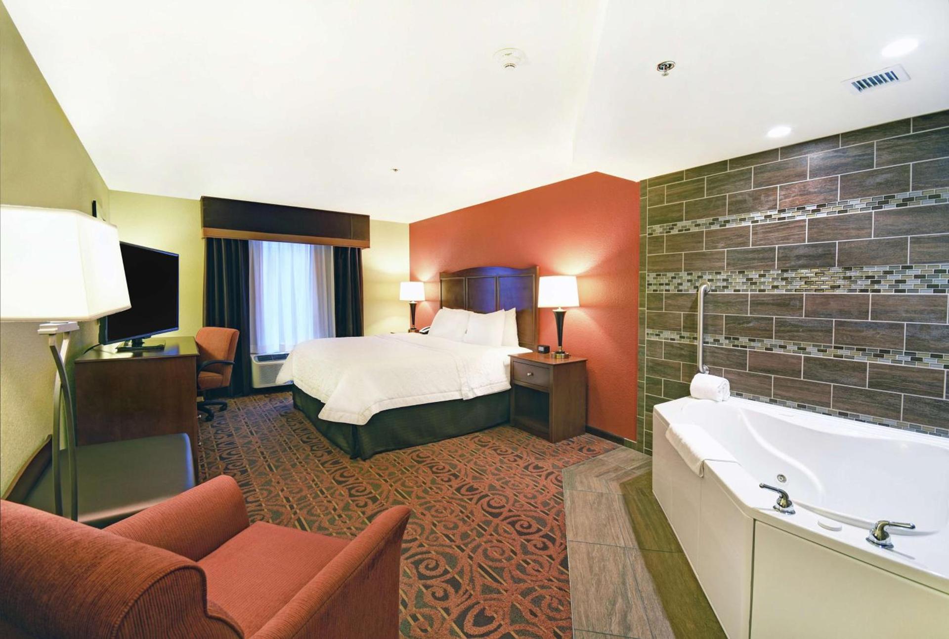 Hampton Inn & Suites Milwaukee/Franklin photo 21